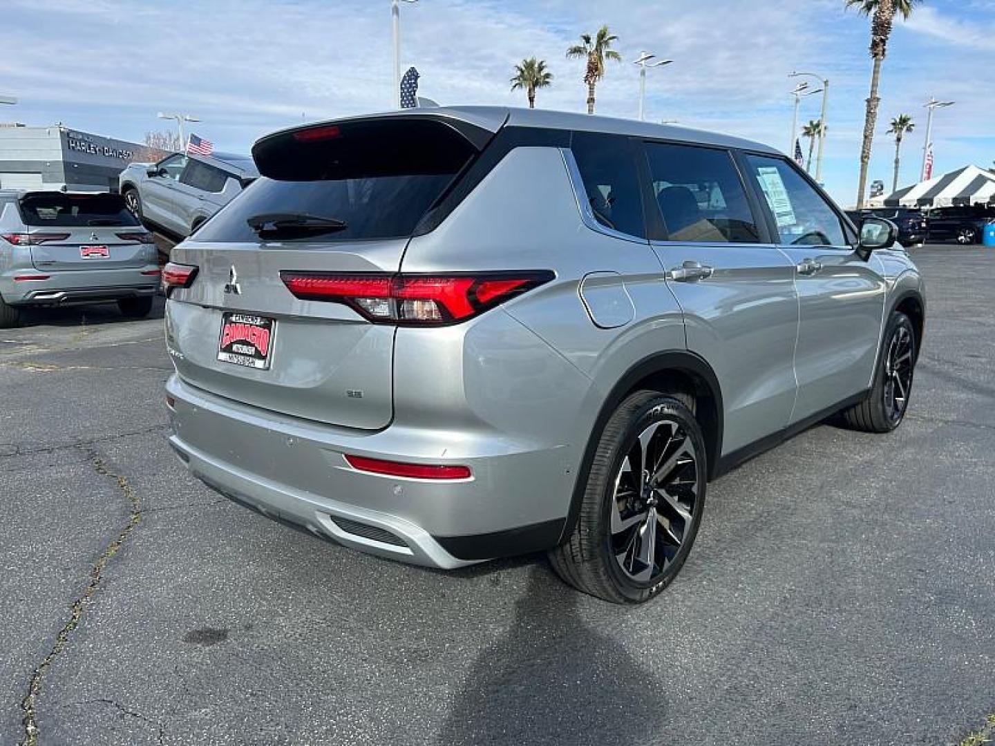 2022 SILVER Mitsubishi Outlander (JA4J3UA87NZ) with an 4-Cyl 2.5 Liter engine, Automatic CVT transmission, located at 412 Auto Vista Drive, Palmdale, 93551, (661) 945-0620, 34.592636, -118.136681 - Photo#29