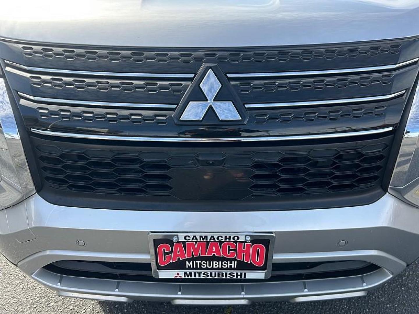 2022 SILVER Mitsubishi Outlander (JA4J3UA87NZ) with an 4-Cyl 2.5 Liter engine, Automatic CVT transmission, located at 412 Auto Vista Drive, Palmdale, 93551, (661) 945-0620, 34.592636, -118.136681 - Photo#30