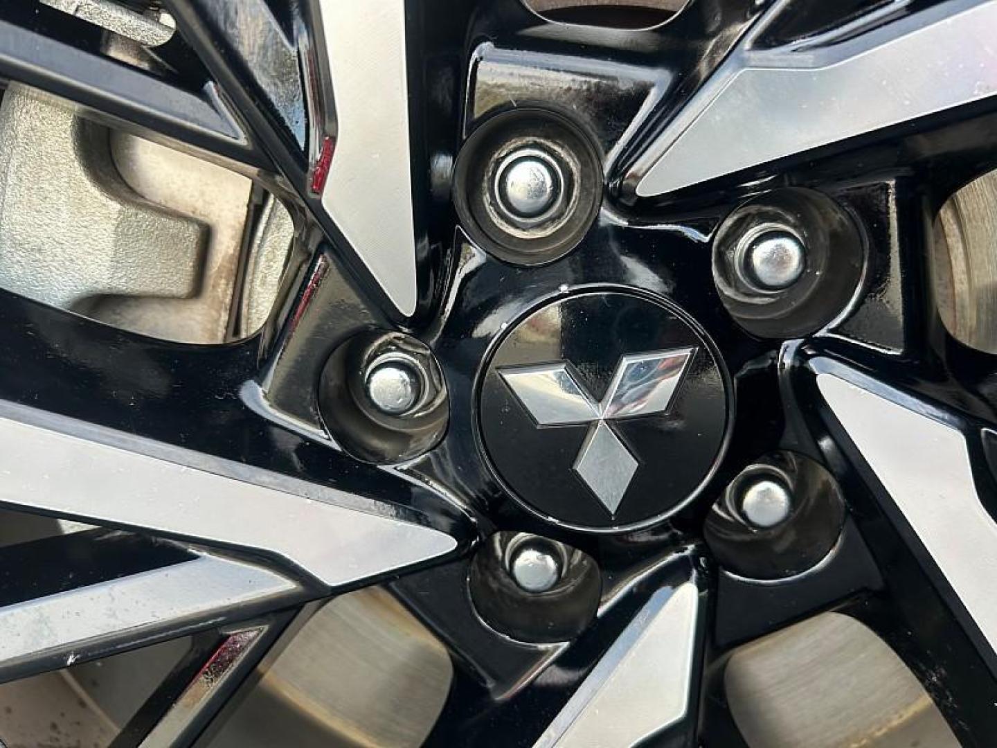 2022 SILVER Mitsubishi Outlander (JA4J3UA87NZ) with an 4-Cyl 2.5 Liter engine, Automatic CVT transmission, located at 412 Auto Vista Drive, Palmdale, 93551, (661) 945-0620, 34.592636, -118.136681 - Photo#31