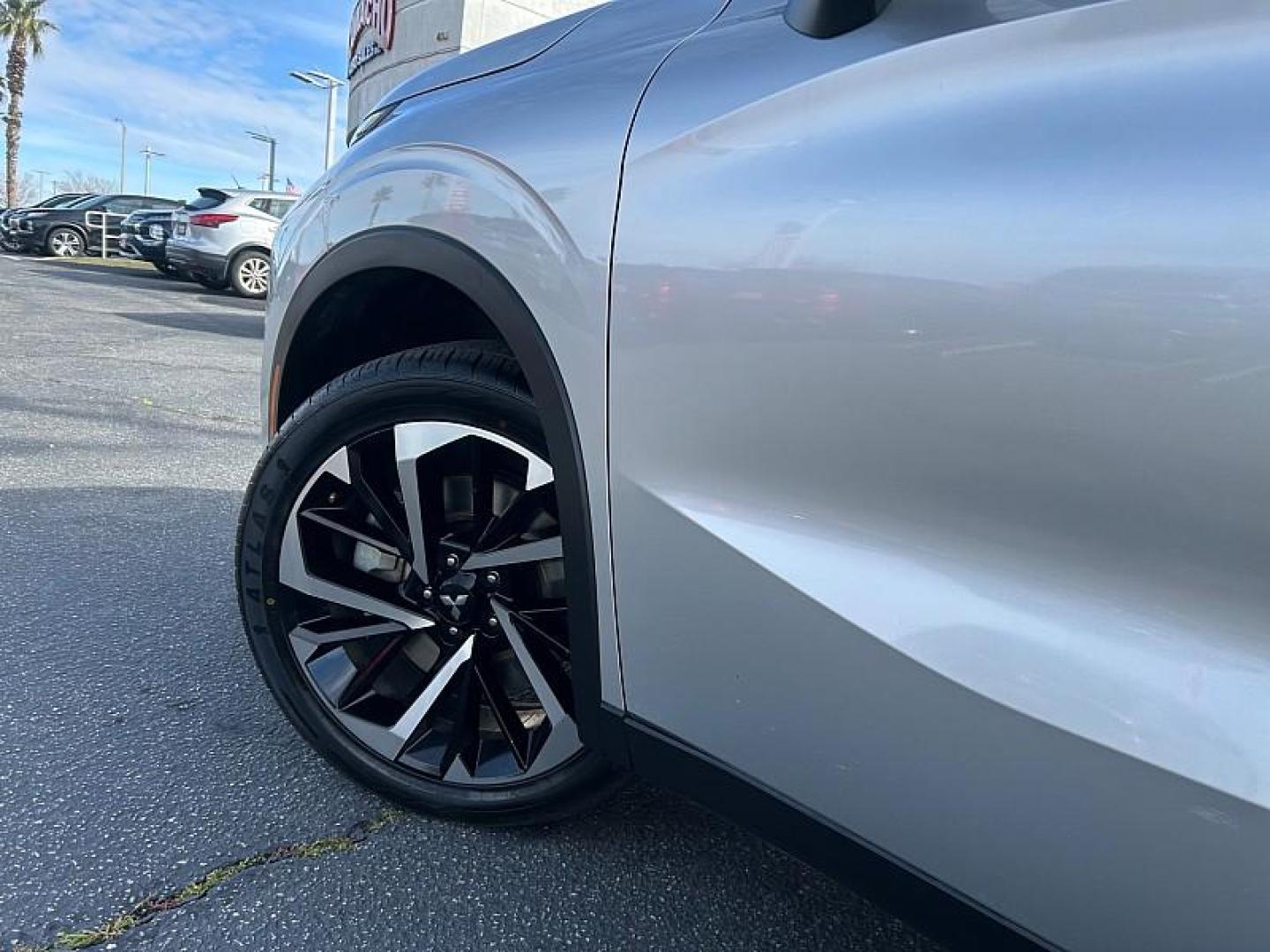 2022 SILVER Mitsubishi Outlander (JA4J3UA87NZ) with an 4-Cyl 2.5 Liter engine, Automatic CVT transmission, located at 412 Auto Vista Drive, Palmdale, 93551, (661) 945-0620, 34.592636, -118.136681 - Photo#32