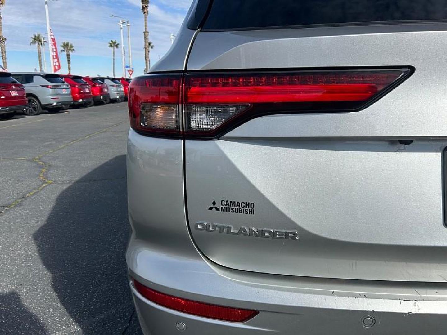 2022 SILVER Mitsubishi Outlander (JA4J3UA87NZ) with an 4-Cyl 2.5 Liter engine, Automatic CVT transmission, located at 412 Auto Vista Drive, Palmdale, 93551, (661) 945-0620, 34.592636, -118.136681 - Photo#33