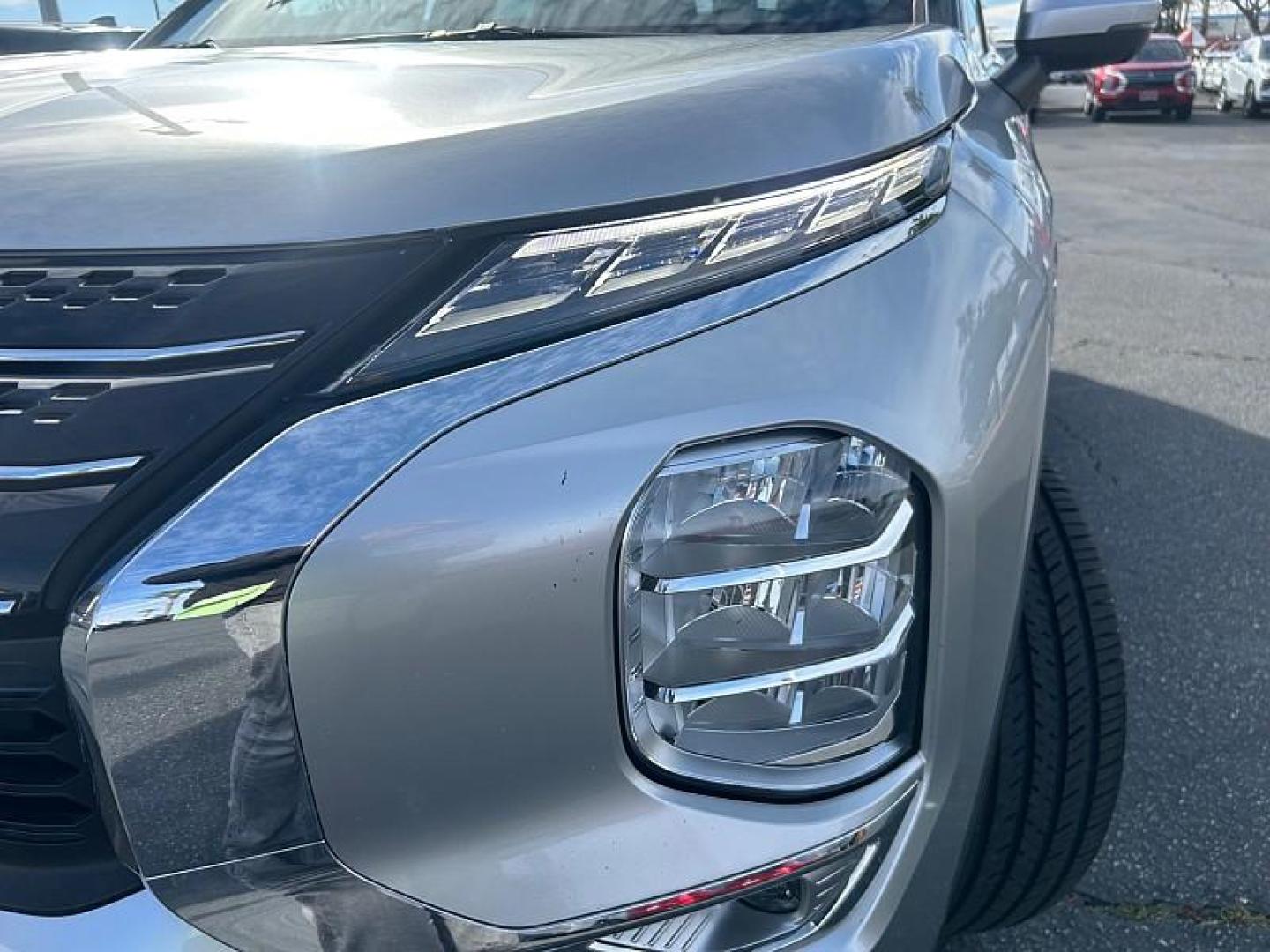 2022 SILVER Mitsubishi Outlander (JA4J3UA87NZ) with an 4-Cyl 2.5 Liter engine, Automatic CVT transmission, located at 412 Auto Vista Drive, Palmdale, 93551, (661) 945-0620, 34.592636, -118.136681 - Photo#35