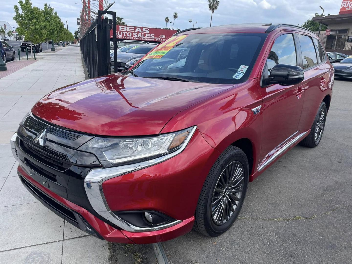 2022 Mitsubishi Outlander PHEV SEL (JA4J2VA76NZ) with an 2.0L L4 DOHC 16V HYBRID engine, 1A transmission, located at 744 E Miner Ave, Stockton, CA, 95202, (209) 944-5770, 37.956863, -121.282082 - PLUS TAXES AND FEES NO CHARGER AVAILABLE - Photo#3