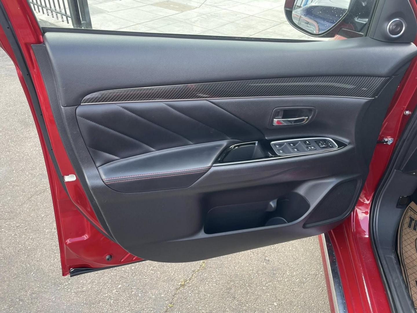 2022 Mitsubishi Outlander PHEV SEL (JA4J2VA76NZ) with an 2.0L L4 DOHC 16V HYBRID engine, 1A transmission, located at 744 E Miner Ave, Stockton, CA, 95202, (209) 944-5770, 37.956863, -121.282082 - PLUS TAXES AND FEES NO CHARGER AVAILABLE - Photo#5