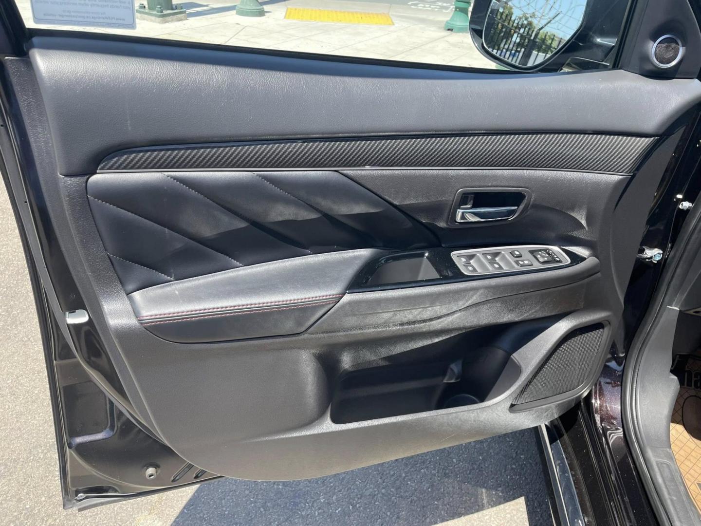 2022 Mitsubishi Outlander PHEV SEL (JA4J2VA72NZ) with an 2.0L L4 DOHC 16V HYBRID engine, 1A transmission, located at 744 E Miner Ave, Stockton, CA, 95202, (209) 944-5770, 37.956863, -121.282082 - PLUS TAXES AND FEES NO CHARGER AVAILABLE - Photo#5