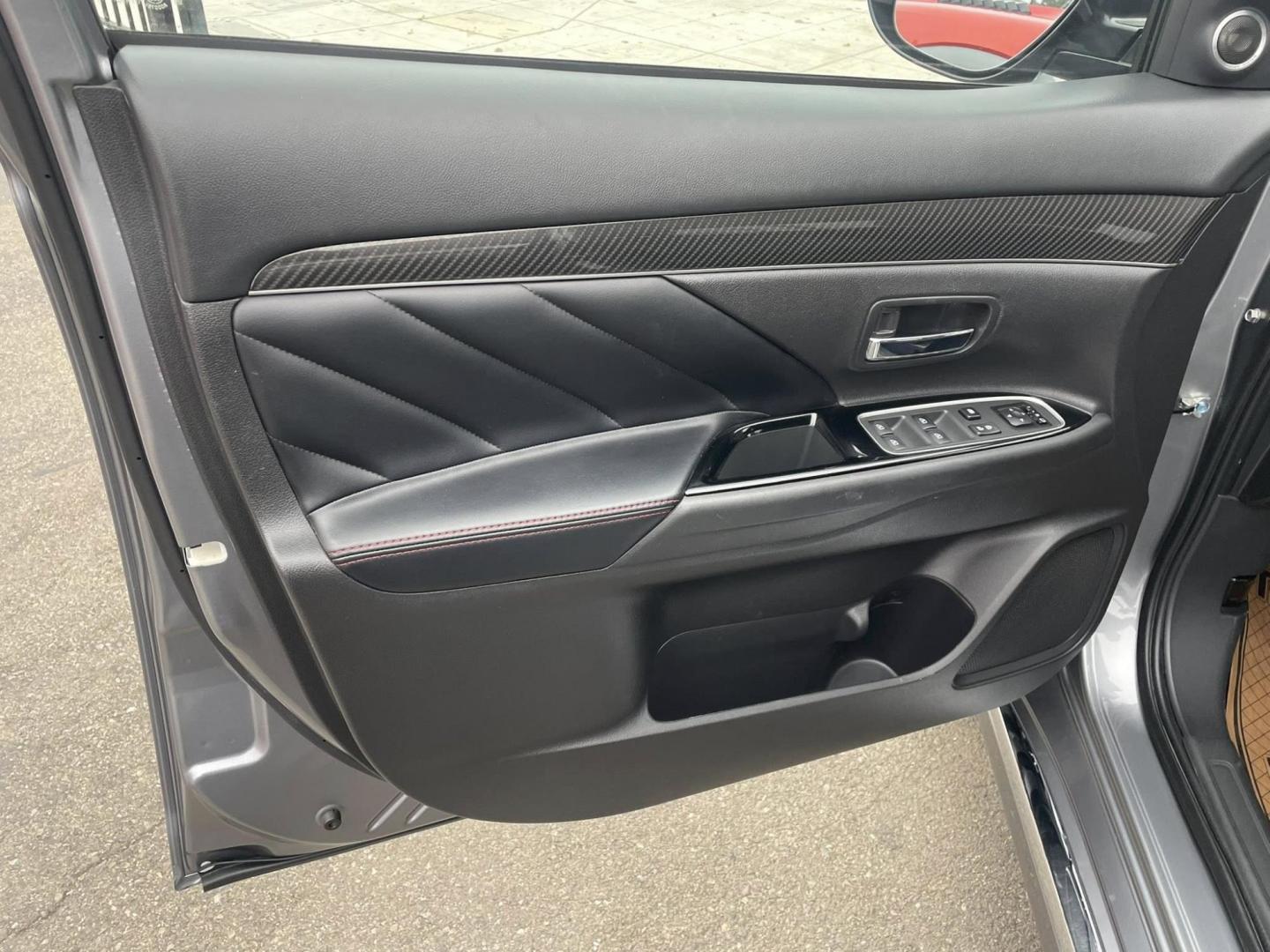 2022 Mitsubishi Outlander PHEV SEL (JA4J2VA77NZ) with an 2.0L L4 DOHC 16V HYBRID engine, 1A transmission, located at 744 E Miner Ave, Stockton, CA, 95202, (209) 944-5770, 37.956863, -121.282082 - PLUS TAXES AND FEES NO CHARGER AVAILABLE - Photo#5