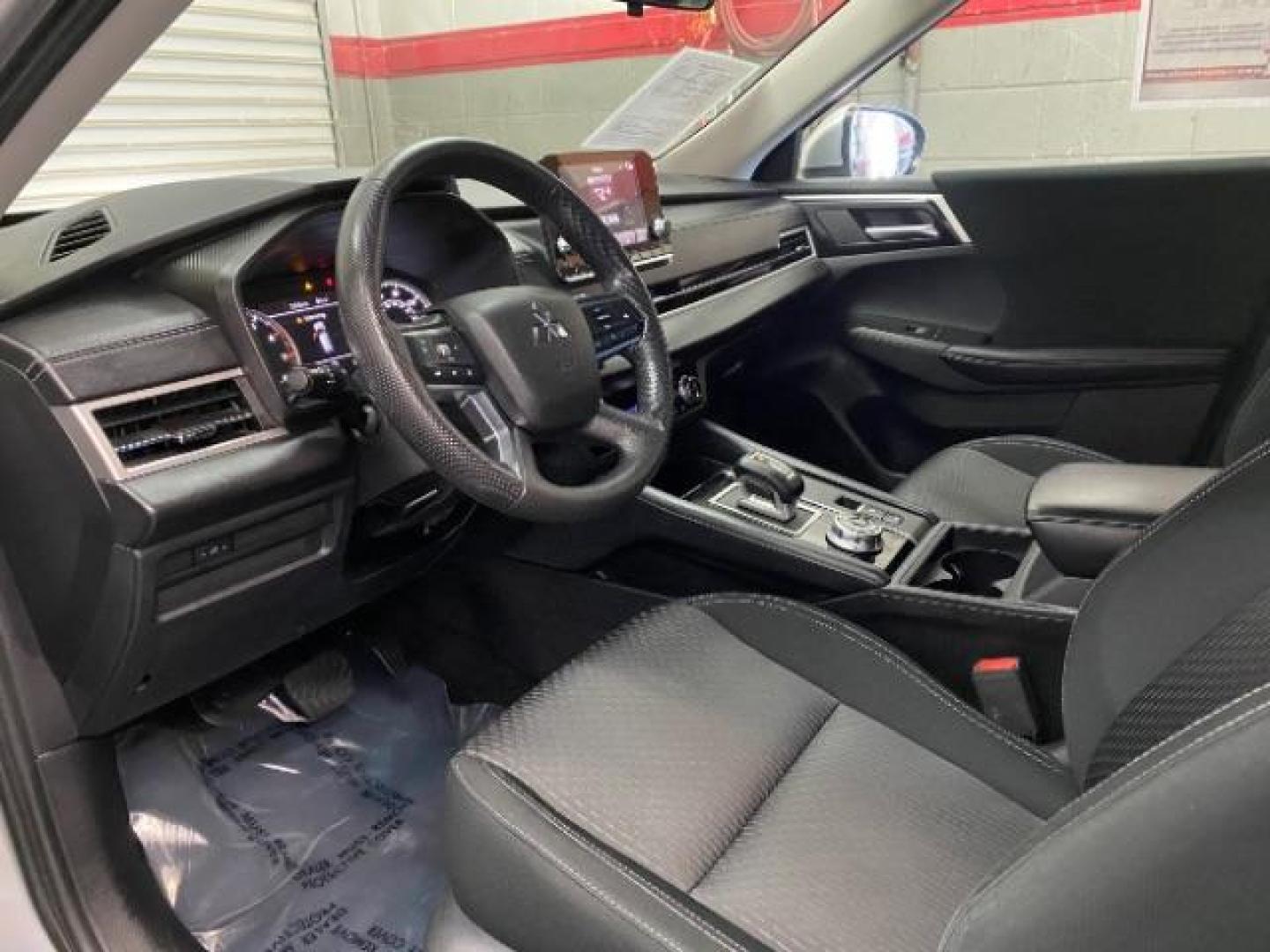 2022 SILVER Mitsubishi Outlander (JA4J4TA83NZ) with an 4-Cyl 2.5 Liter engine, Automatic CVT transmission, located at 412 Auto Vista Drive, Palmdale, 93551, (661) 945-0620, 34.592636, -118.136681 - Photo#17