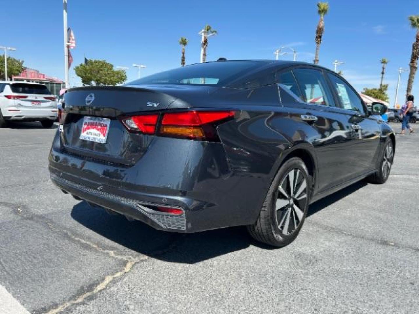 2022 GRAY Nissan Altima (1N4BL4DV6NN) with an 4-Cyl 2.5 Liter engine, Automatic Xtronic CVT transmission, located at 412 Auto Vista Drive, Palmdale, 93551, (661) 945-0620, 34.592636, -118.136681 - Photo#6