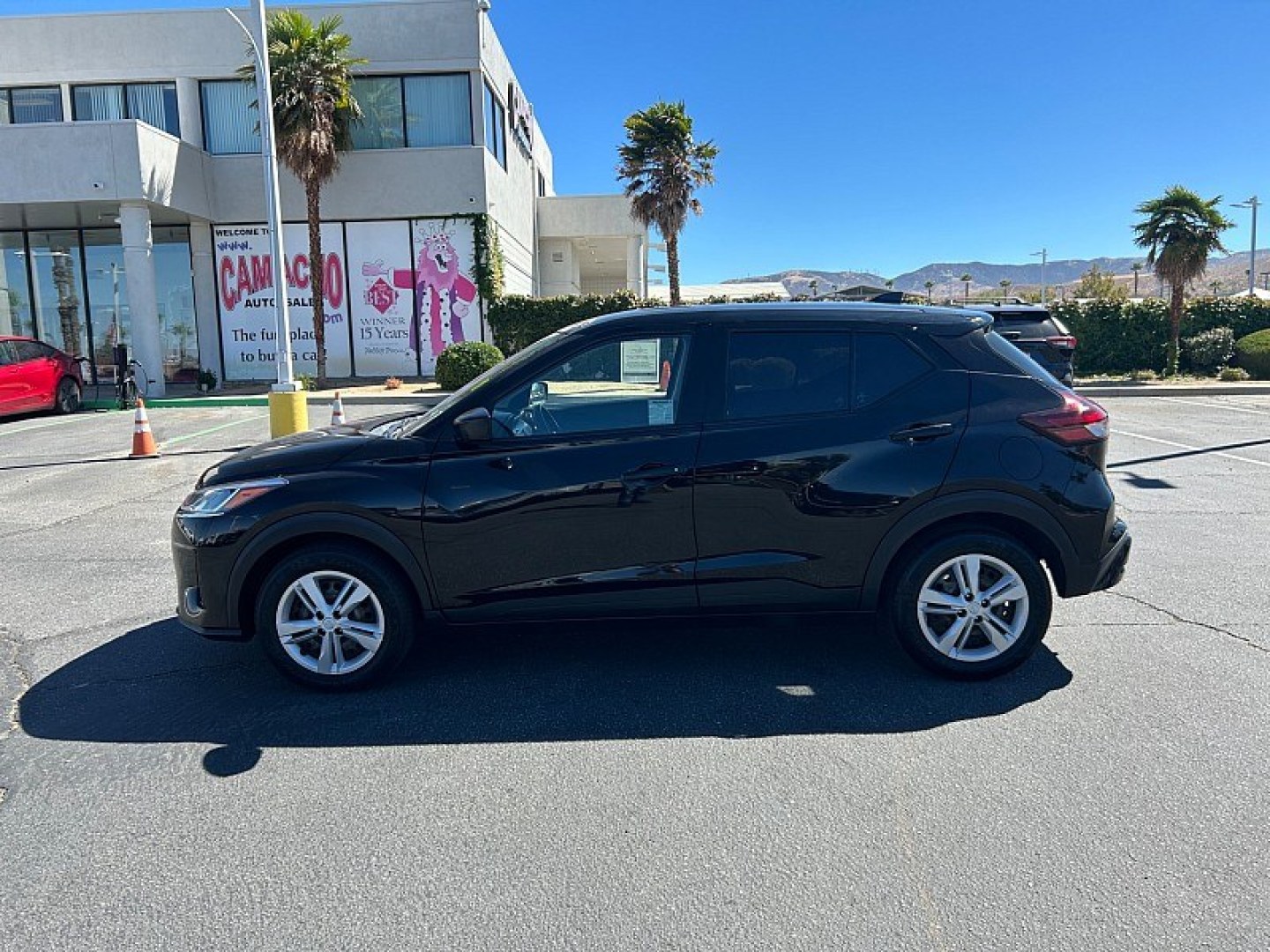 2022 Black Nissan Kicks (3N1CP5BV9NL) with an 4-Cyl 1.6 Liter engine, Automatic CVT w/Xtronic transmission, located at 412 Auto Vista Drive, Palmdale, 93551, (661) 945-0620, 34.592636, -118.136681- Photo#5