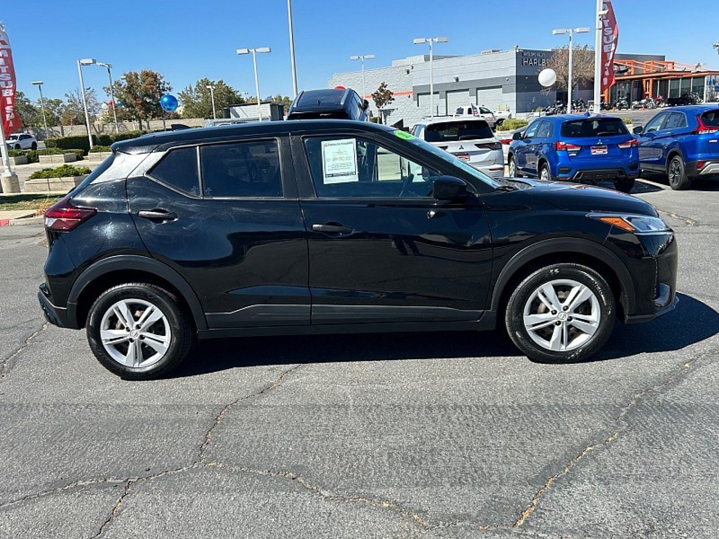 2022 Black Nissan Kicks (3N1CP5BV9NL) with an 4-Cyl 1.6 Liter engine, Automatic CVT w/Xtronic transmission, located at 412 Auto Vista Drive, Palmdale, 93551, (661) 945-0620, 34.592636, -118.136681- Photo#7
