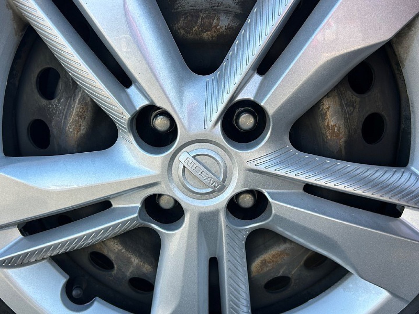 2022 Black Nissan Kicks (3N1CP5BV9NL) with an 4-Cyl 1.6 Liter engine, Automatic CVT w/Xtronic transmission, located at 412 Auto Vista Drive, Palmdale, 93551, (661) 945-0620, 34.592636, -118.136681- Photo#9