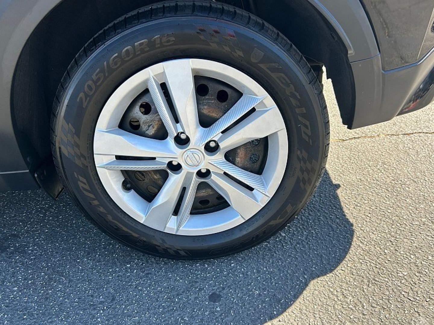 2022 Black Nissan Kicks (3N1CP5BV9NL) with an 4-Cyl 1.6 Liter engine, Automatic CVT w/Xtronic transmission, located at 412 Auto Vista Drive, Palmdale, 93551, (661) 945-0620, 34.592636, -118.136681- Photo#13