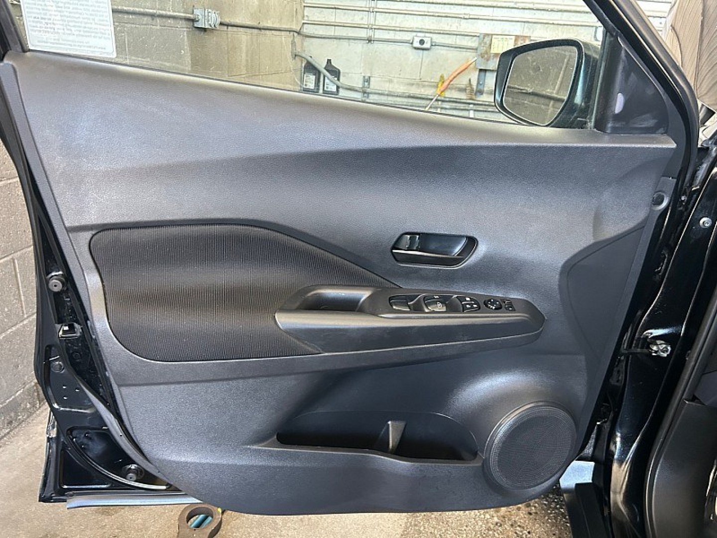 2022 Black Nissan Kicks (3N1CP5BV9NL) with an 4-Cyl 1.6 Liter engine, Automatic CVT w/Xtronic transmission, located at 412 Auto Vista Drive, Palmdale, 93551, (661) 945-0620, 34.592636, -118.136681- Photo#16