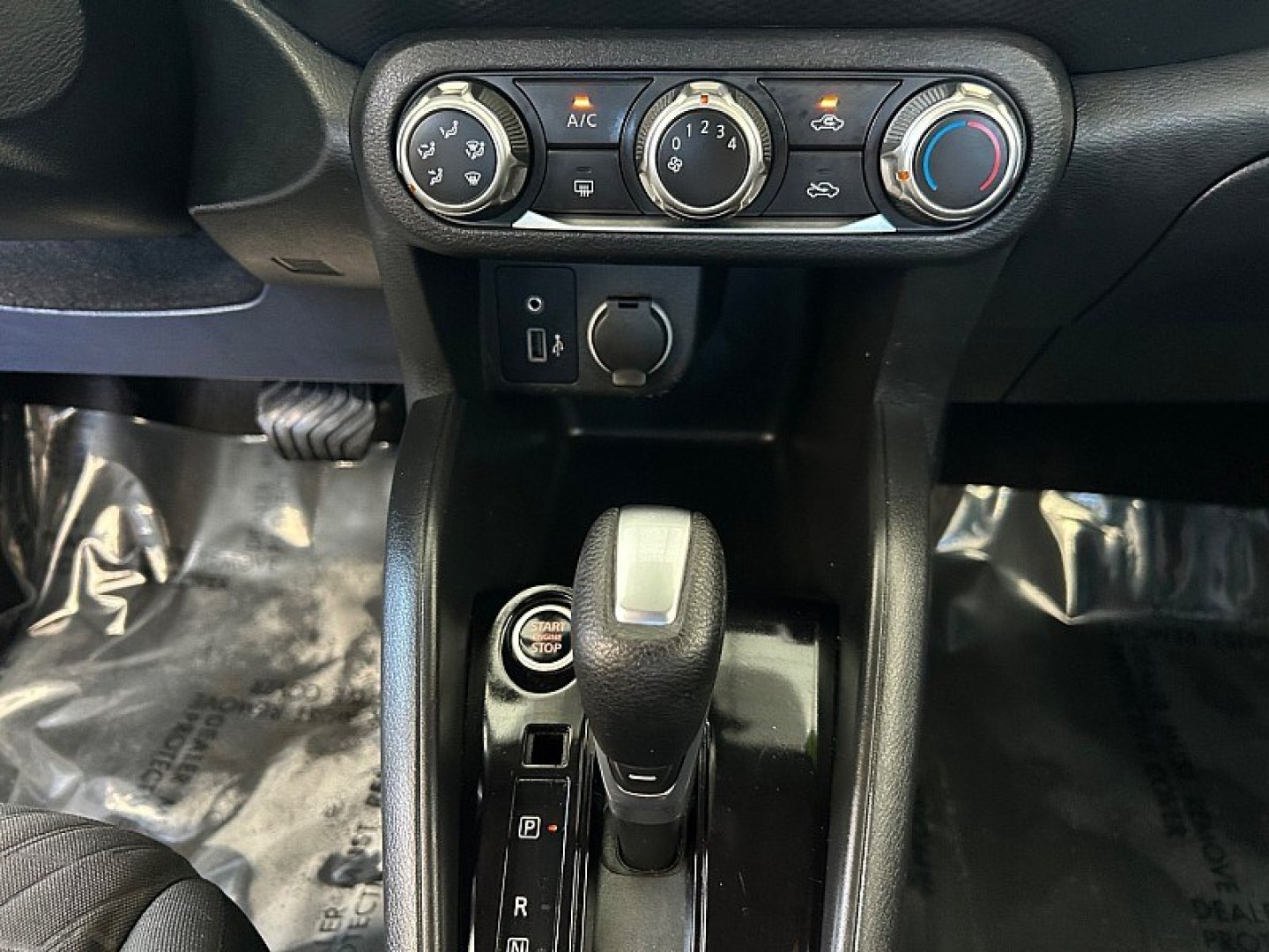 2022 Black Nissan Kicks (3N1CP5BV9NL) with an 4-Cyl 1.6 Liter engine, Automatic CVT w/Xtronic transmission, located at 412 Auto Vista Drive, Palmdale, 93551, (661) 945-0620, 34.592636, -118.136681- Photo#20