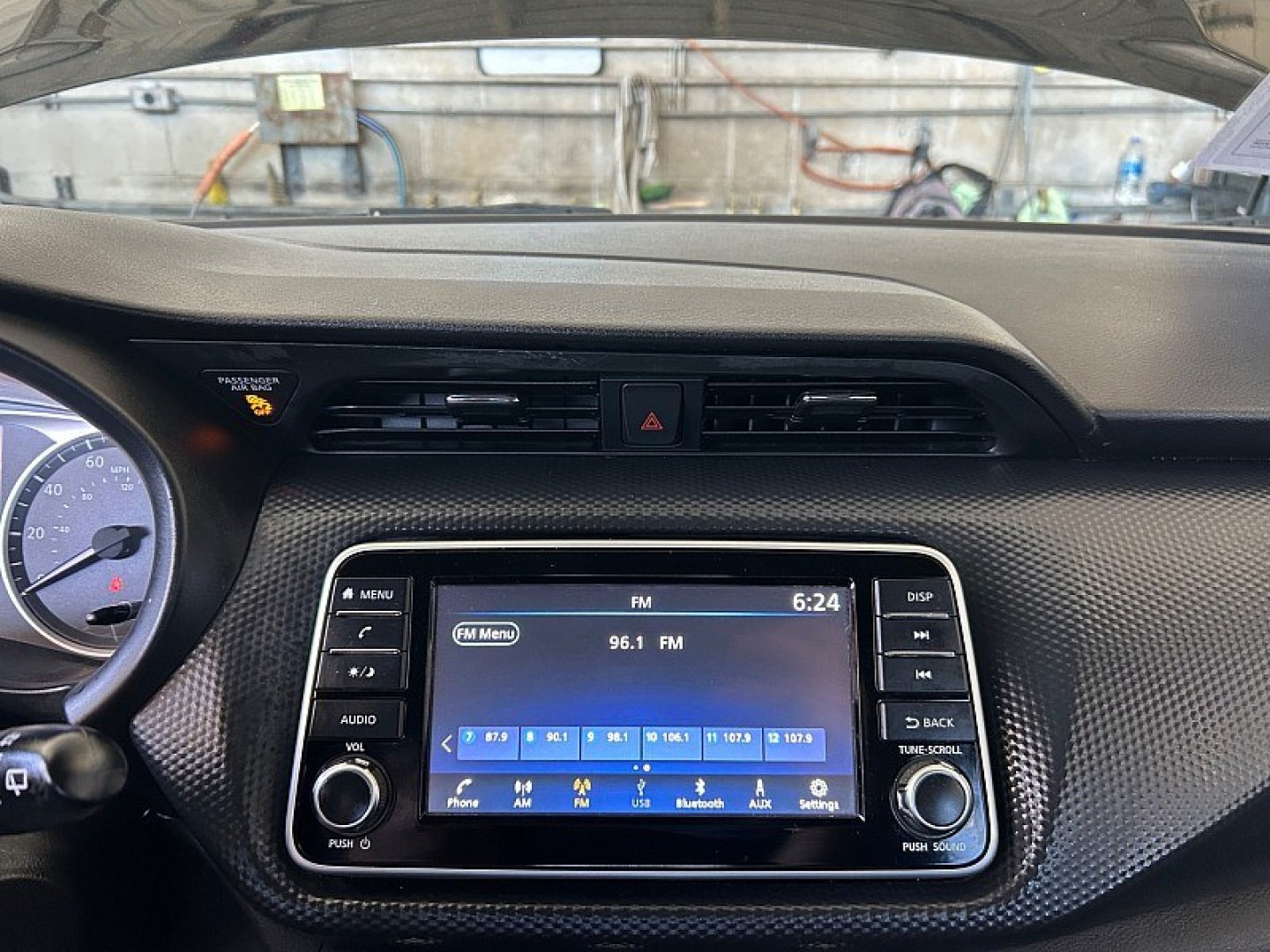 2022 Black Nissan Kicks (3N1CP5BV9NL) with an 4-Cyl 1.6 Liter engine, Automatic CVT w/Xtronic transmission, located at 412 Auto Vista Drive, Palmdale, 93551, (661) 945-0620, 34.592636, -118.136681- Photo#21