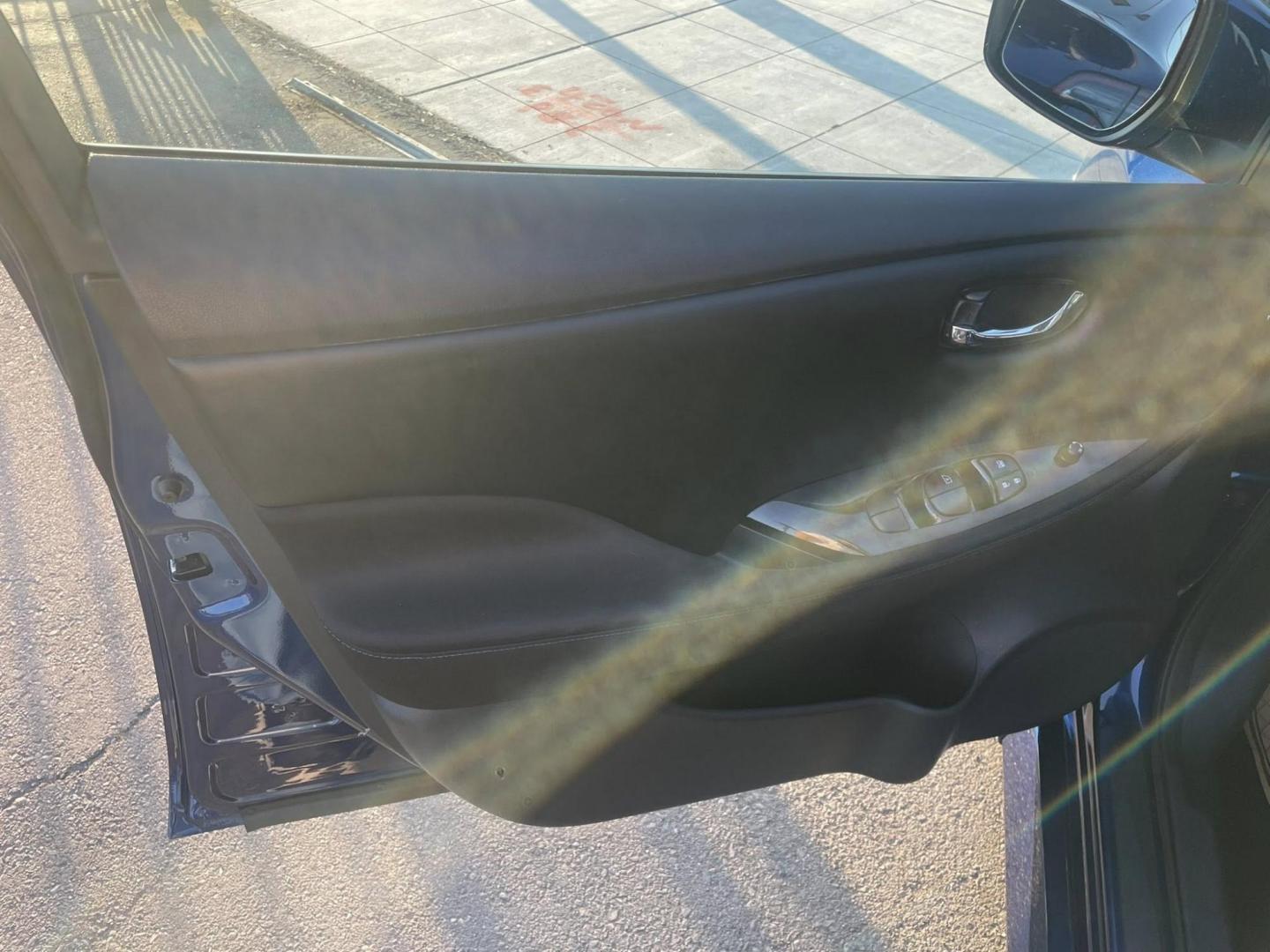 2022 Nissan LEAF SV (1N4BZ1CV7NC) with an ELECTRIC engine, CVT transmission, located at 744 E Miner Ave, Stockton, CA, 95202, (209) 944-5770, 37.956863, -121.282082 - PLUS TAXES AND FEES NO CHARGER AVAILABLE - Photo#4