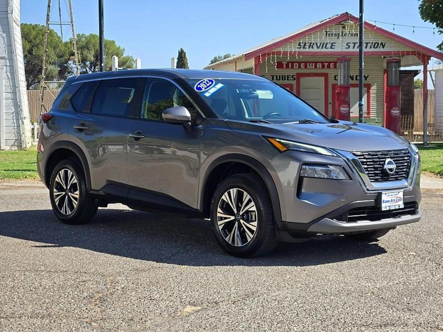 2022 GRAY Nissan Rogue (5N1BT3BBXNC) with an 3-Cyl Turbo 1.5 Liter engine, Automatic CVT w/Xtronic transmission, located at 246 E Walker St., Orland, 95963, (530) 865-5800, 39.747589, -122.178398 - Photo#2