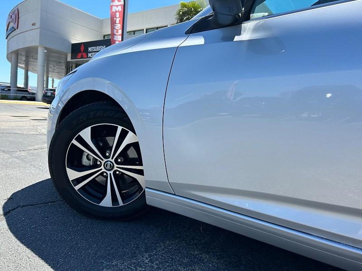 2022 SILVER Nissan Sentra (3N1AB8CV0NY) with an 4-Cyl 2.0 Liter engine, Automatic CVT w/Xtronic transmission, located at 412 Auto Vista Drive, Palmdale, 93551, (661) 945-0620, 34.592636, -118.136681 - Photo#4