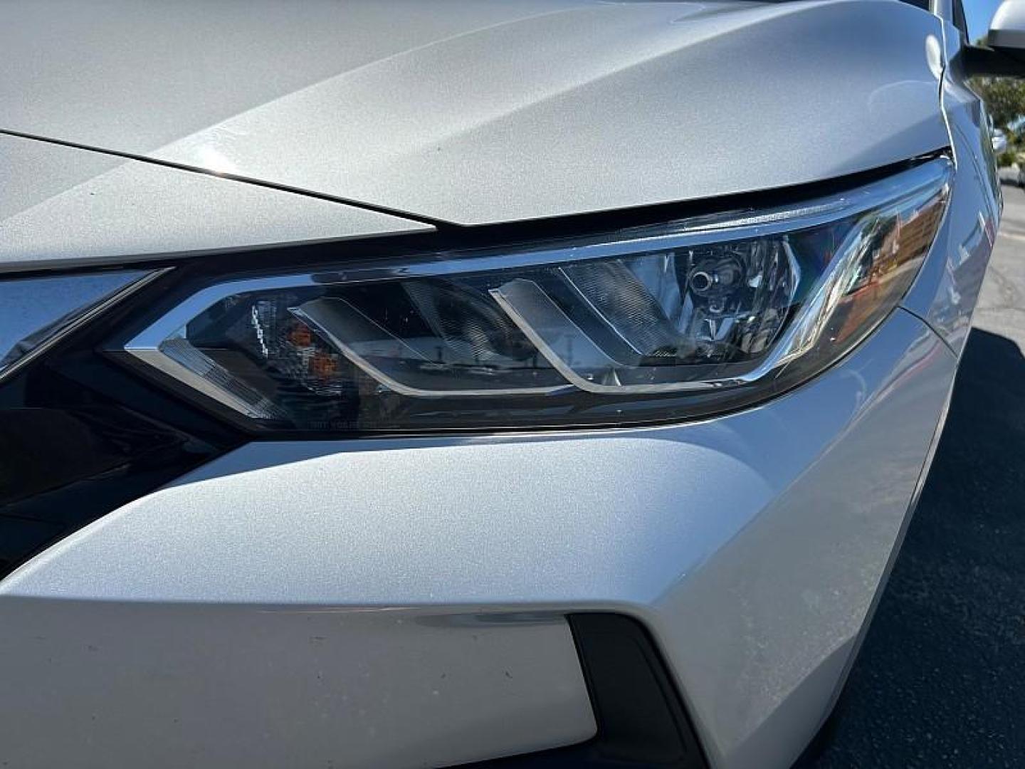 2022 SILVER Nissan Sentra (3N1AB8CV0NY) with an 4-Cyl 2.0 Liter engine, Automatic CVT w/Xtronic transmission, located at 412 Auto Vista Drive, Palmdale, 93551, (661) 945-0620, 34.592636, -118.136681 - Photo#5