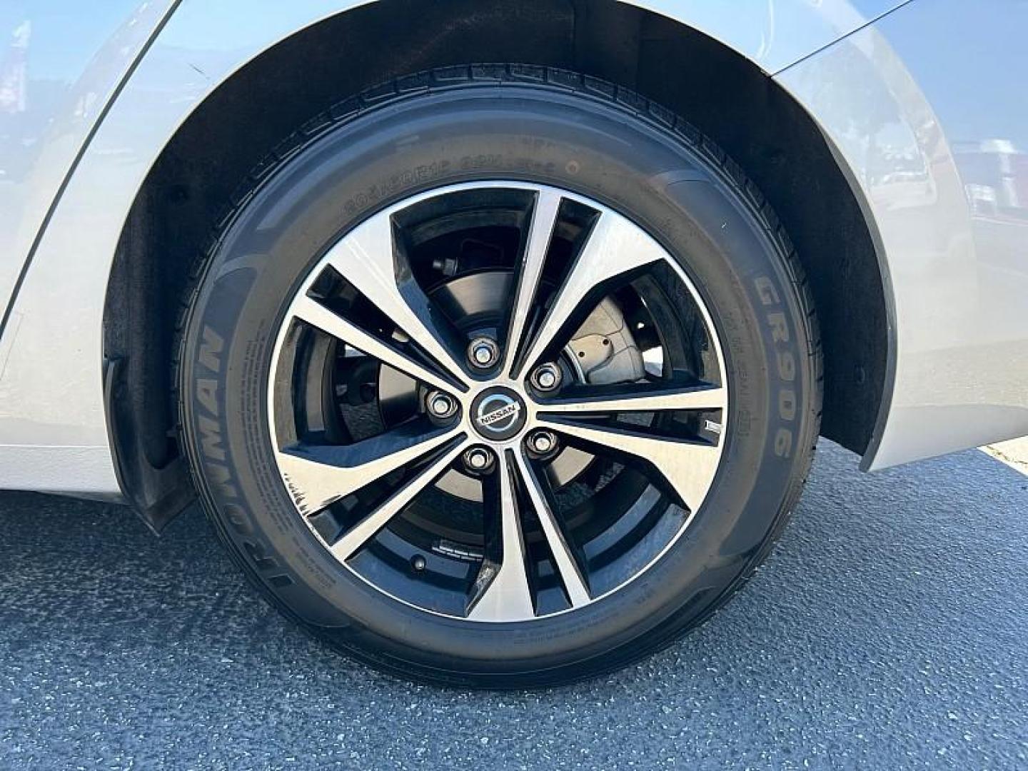 2022 SILVER Nissan Sentra (3N1AB8CV0NY) with an 4-Cyl 2.0 Liter engine, Automatic CVT w/Xtronic transmission, located at 412 Auto Vista Drive, Palmdale, 93551, (661) 945-0620, 34.592636, -118.136681 - Photo#12