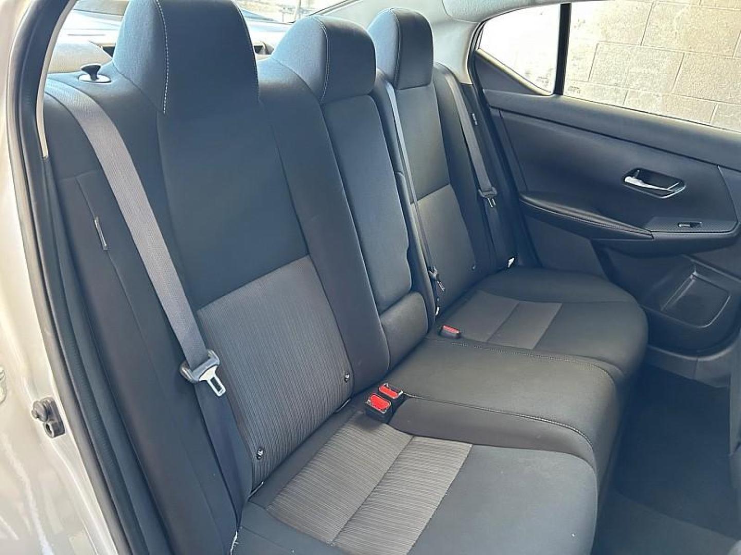 2022 SILVER Nissan Sentra (3N1AB8CV0NY) with an 4-Cyl 2.0 Liter engine, Automatic CVT w/Xtronic transmission, located at 412 Auto Vista Drive, Palmdale, 93551, (661) 945-0620, 34.592636, -118.136681 - Photo#25