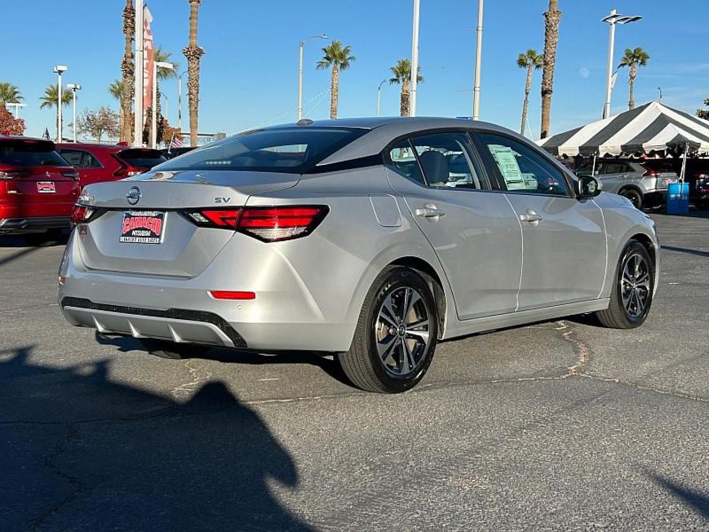 2022 SILVER Nissan Sentra (3N1AB8CVXNY) with an 4-Cyl 2.0 Liter engine, Automatic CVT w/Xtronic transmission, located at 412 Auto Vista Drive, Palmdale, 93551, (661) 945-0620, 34.592636, -118.136681- Photo#5