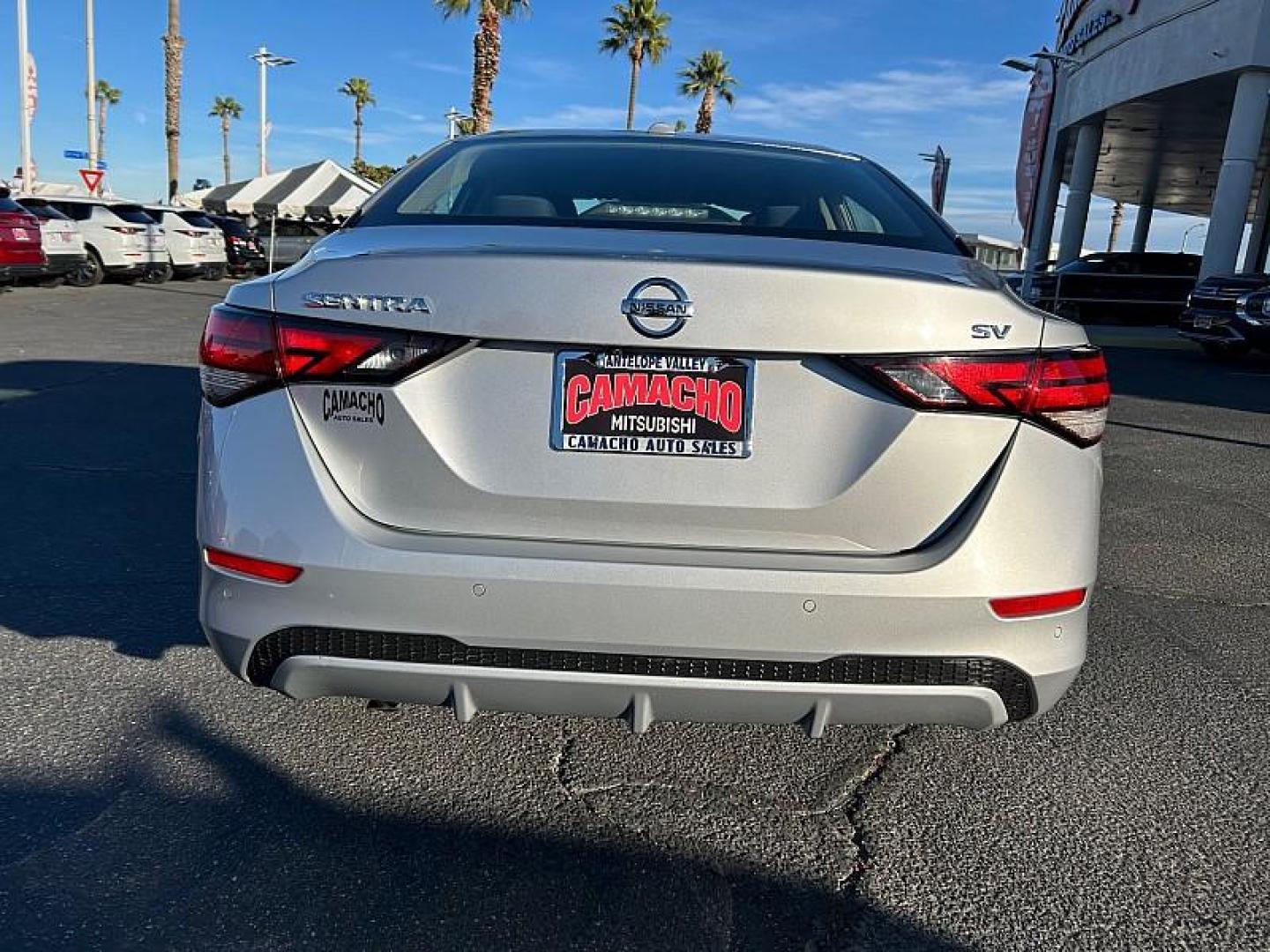 2022 SILVER Nissan Sentra (3N1AB8CVXNY) with an 4-Cyl 2.0 Liter engine, Automatic CVT w/Xtronic transmission, located at 412 Auto Vista Drive, Palmdale, 93551, (661) 945-0620, 34.592636, -118.136681- Photo#6