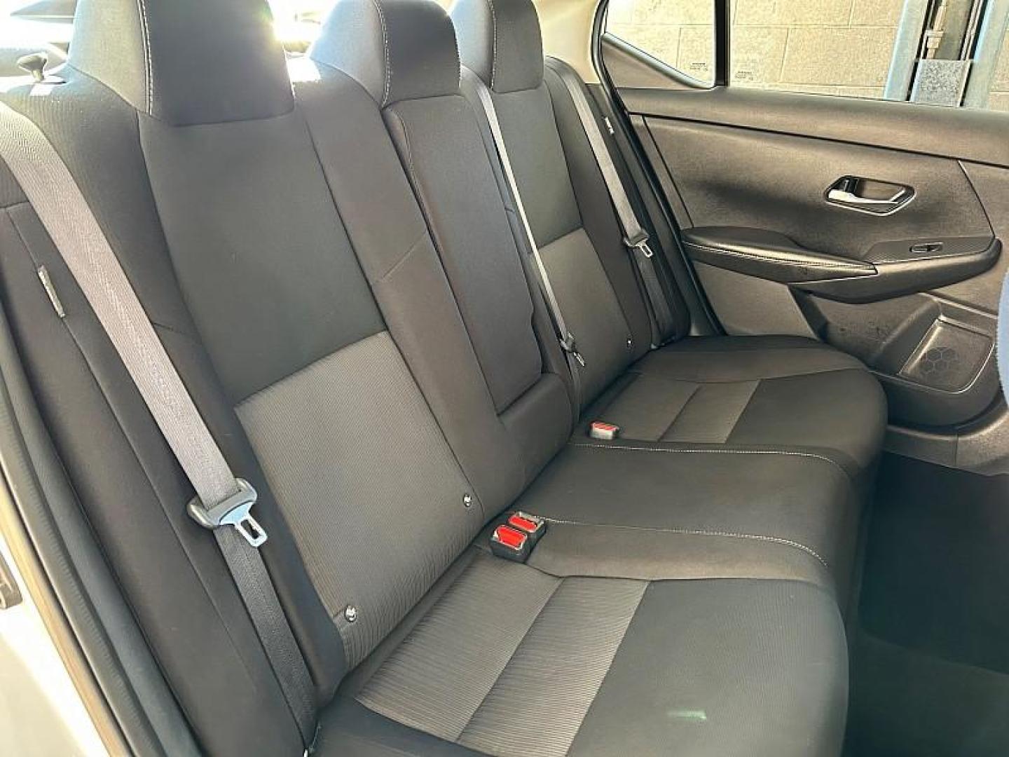 2022 SILVER Nissan Sentra (3N1AB8CVXNY) with an 4-Cyl 2.0 Liter engine, Automatic CVT w/Xtronic transmission, located at 412 Auto Vista Drive, Palmdale, 93551, (661) 945-0620, 34.592636, -118.136681- Photo#21