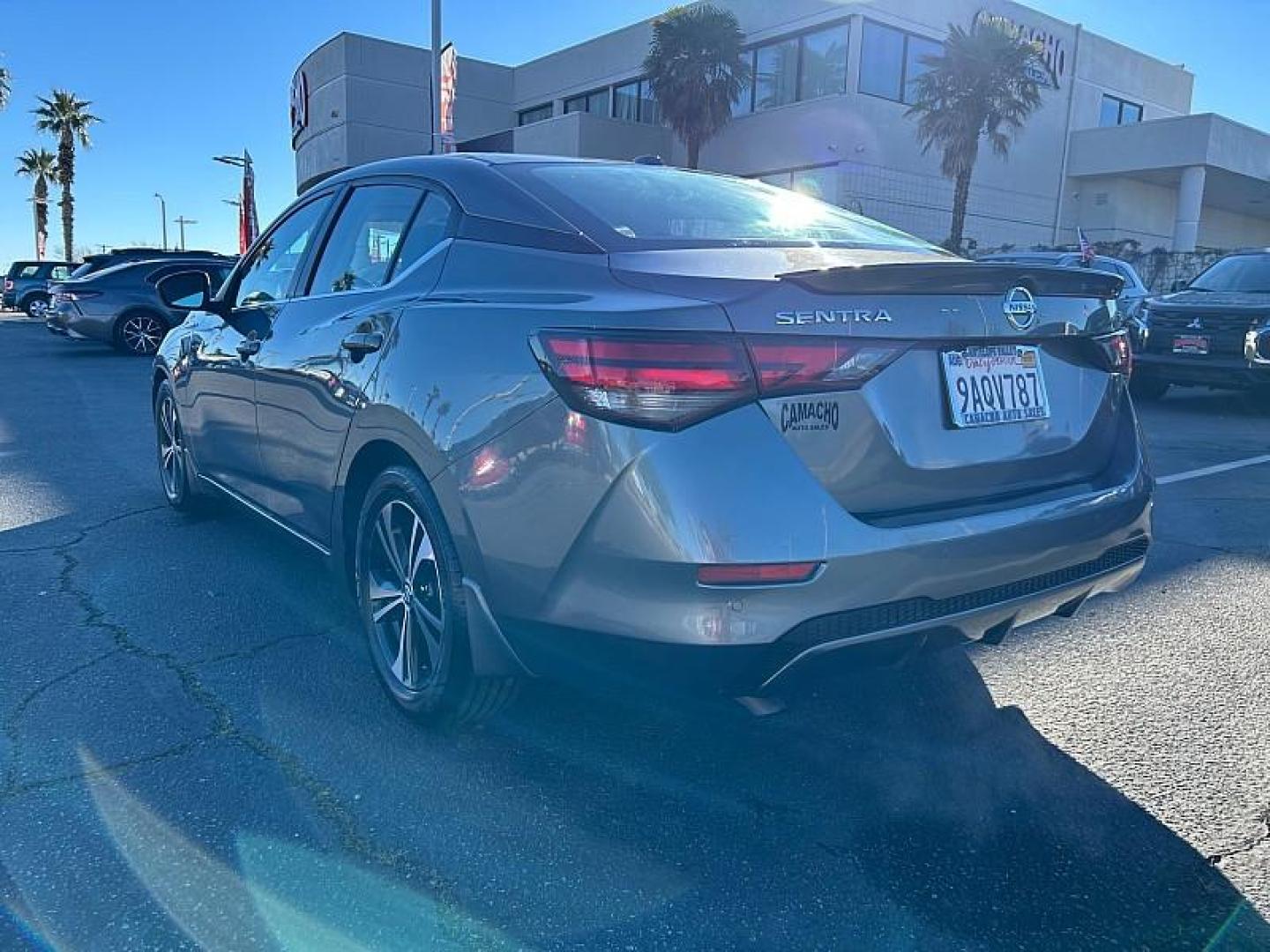 2022 GRAY Nissan Sentra (3N1AB8CV4NY) with an 4-Cyl 2.0 Liter engine, Automatic CVT w/Xtronic transmission, located at 412 Auto Vista Drive, Palmdale, 93551, (661) 945-0620, 34.592636, -118.136681 - Photo#6