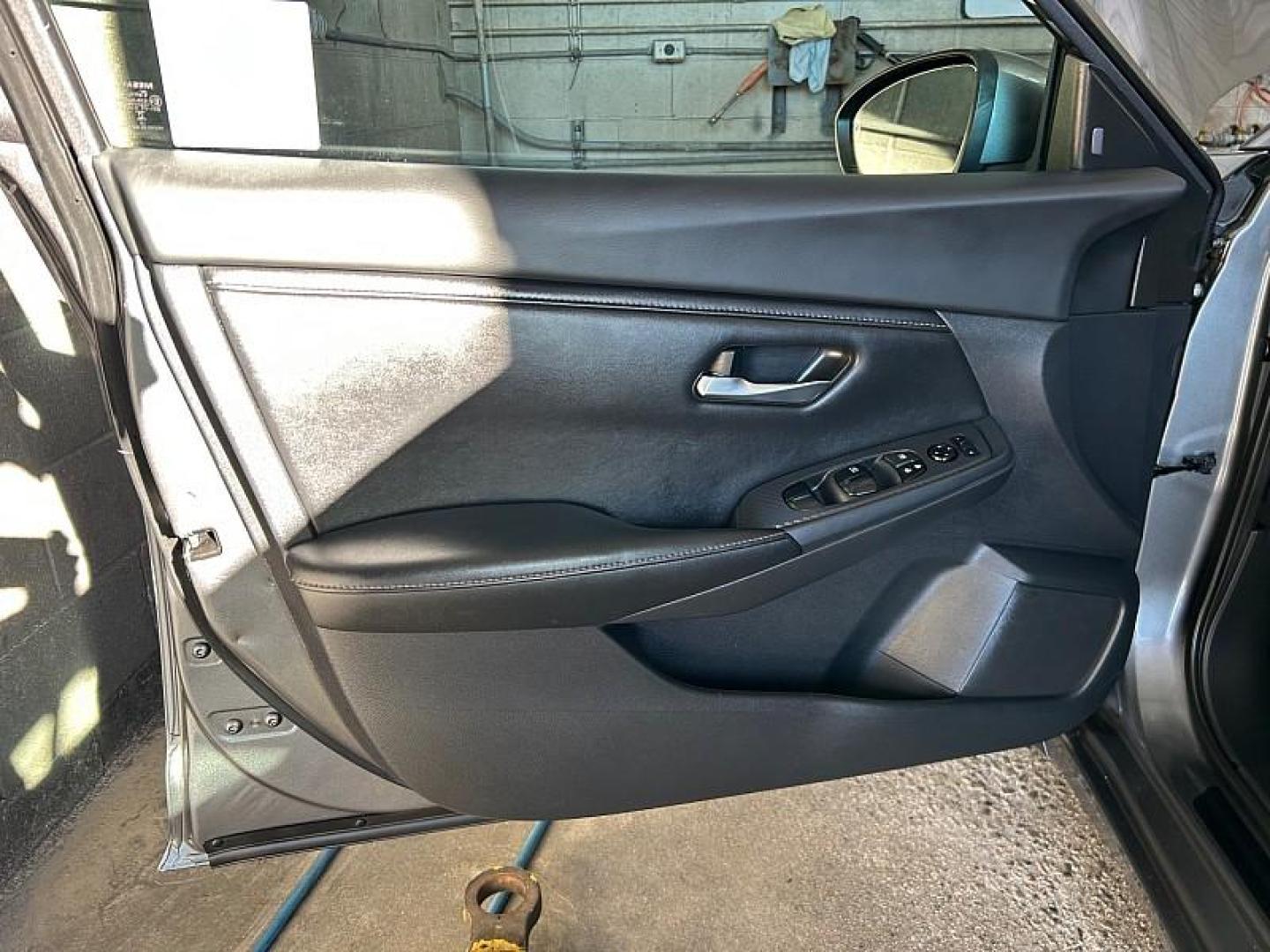 2022 GRAY Nissan Sentra (3N1AB8CV4NY) with an 4-Cyl 2.0 Liter engine, Automatic CVT w/Xtronic transmission, located at 412 Auto Vista Drive, Palmdale, 93551, (661) 945-0620, 34.592636, -118.136681 - Photo#16