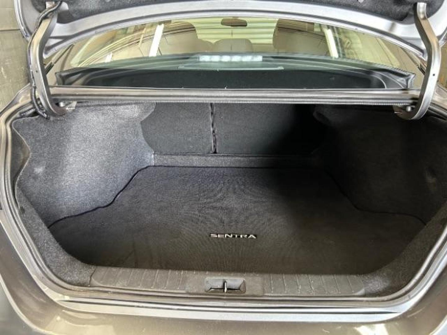 2022 GRAY Nissan Sentra (3N1AB8CVXNY) with an 4-Cyl 2.0 Liter engine, Automatic CVT w/Xtronic transmission, located at 412 Auto Vista Drive, Palmdale, 93551, (661) 945-0620, 34.592636, -118.136681 - Photo#29