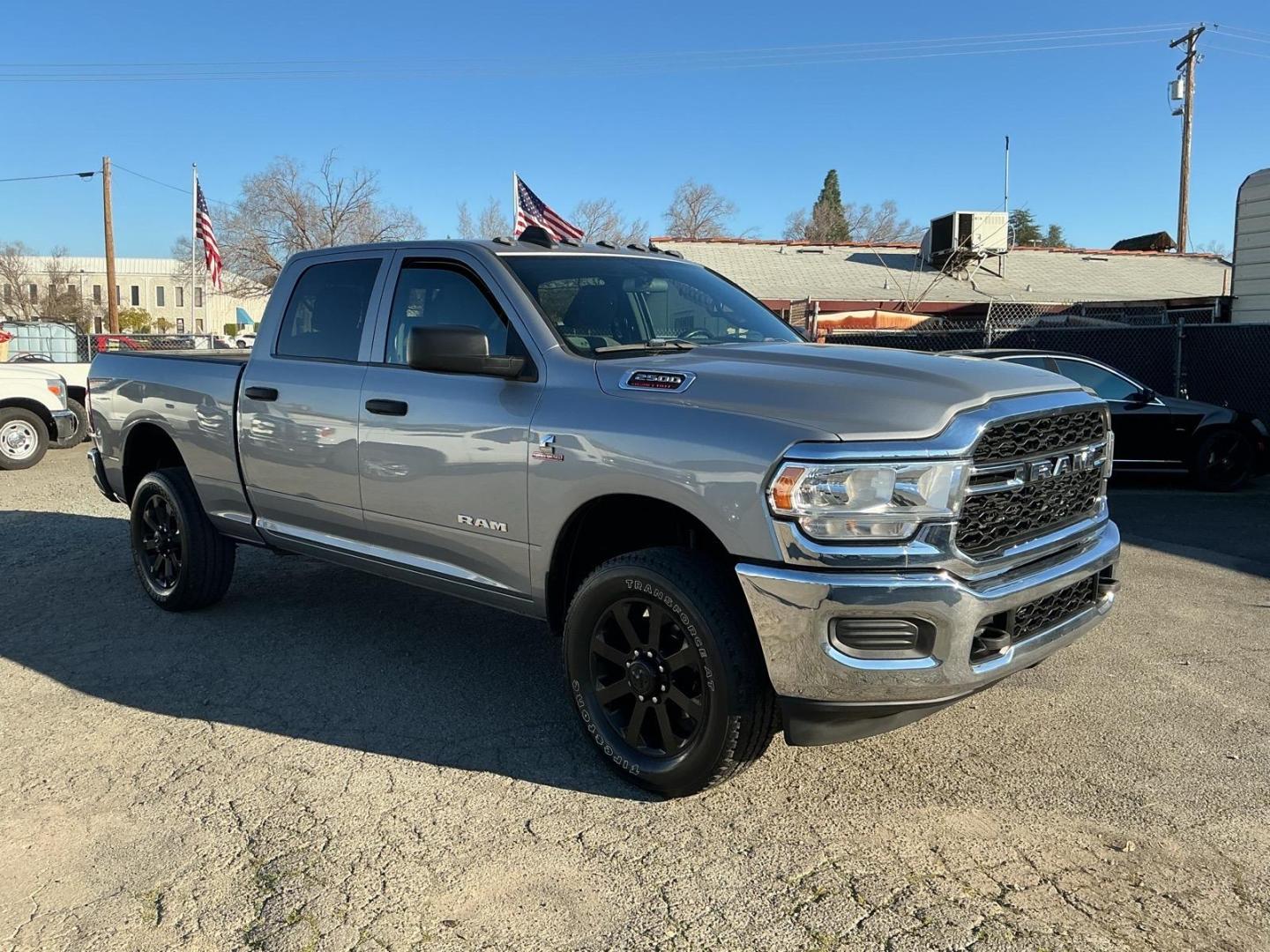 2022 Billet Silver Metallic Clear Coat RAM 2500 Tradesman (3C6UR5CL9NG) with an 6.7L Cummins 6.7L Diesel Turbo I6 370hp 850ft. lbs. Common Rail Direct Injection engine, 6-Speed Shiftable Automatic transmission, located at 800 Riverside Ave, Roseville, CA, 95678, 916-773-4549 & Toll Free: 866-719-4393, 38.732265, -121.291039 - CUMMINS DIESEL CREW CAB 4X4 TRADESMAN CLEAN CARFAX - Photo#1