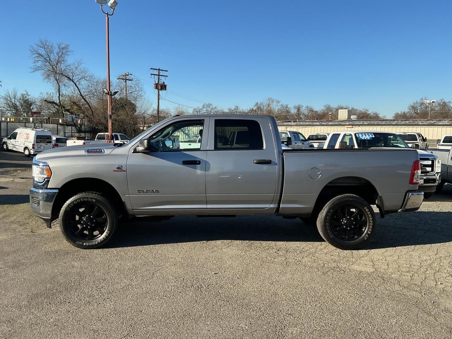 2022 Billet Silver Metallic Clear Coat RAM 2500 Tradesman (3C6UR5CL9NG) with an 6.7L Cummins 6.7L Diesel Turbo I6 370hp 850ft. lbs. Common Rail Direct Injection engine, 6-Speed Shiftable Automatic transmission, located at 800 Riverside Ave, Roseville, CA, 95678, 916-773-4549 & Toll Free: 866-719-4393, 38.732265, -121.291039 - CUMMINS DIESEL CREW CAB 4X4 TRADESMAN CLEAN CARFAX - Photo#4
