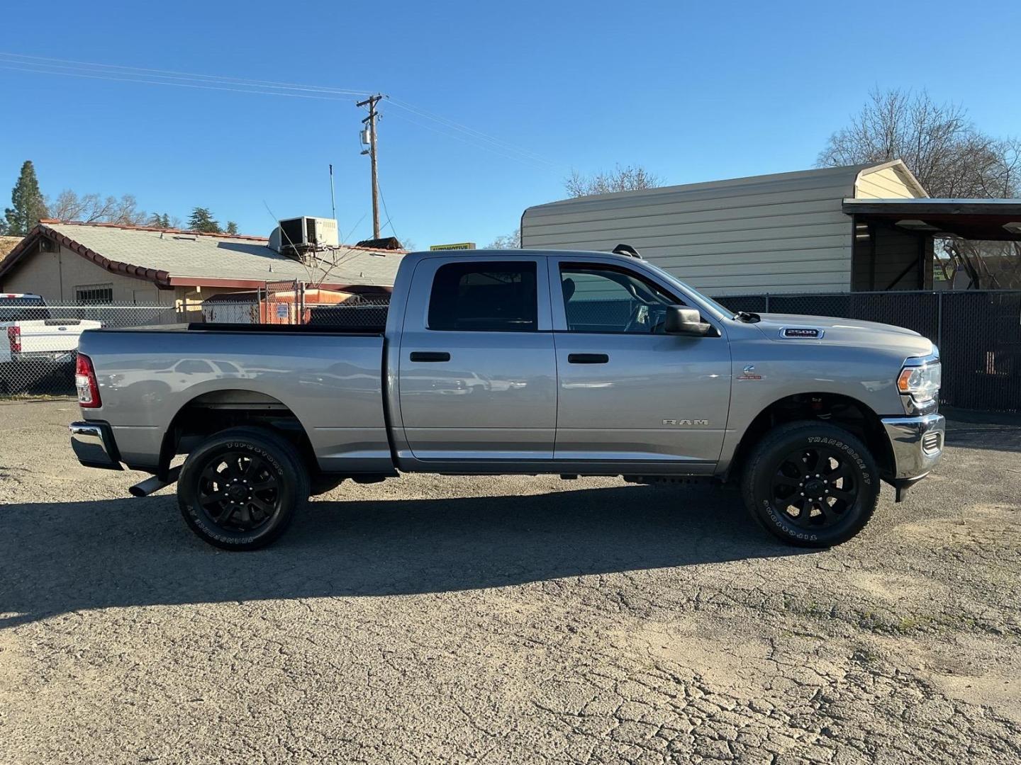 2022 Billet Silver Metallic Clear Coat RAM 2500 Tradesman (3C6UR5CL9NG) with an 6.7L Cummins 6.7L Diesel Turbo I6 370hp 850ft. lbs. Common Rail Direct Injection engine, 6-Speed Shiftable Automatic transmission, located at 800 Riverside Ave, Roseville, CA, 95678, 916-773-4549 & Toll Free: 866-719-4393, 38.732265, -121.291039 - CUMMINS DIESEL CREW CAB 4X4 TRADESMAN CLEAN CARFAX - Photo#5