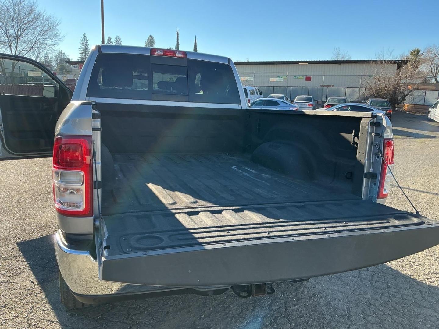 2022 Billet Silver Metallic Clear Coat RAM 2500 Tradesman (3C6UR5CL9NG) with an 6.7L Cummins 6.7L Diesel Turbo I6 370hp 850ft. lbs. Common Rail Direct Injection engine, 6-Speed Shiftable Automatic transmission, located at 800 Riverside Ave, Roseville, CA, 95678, 916-773-4549 & Toll Free: 866-719-4393, 38.732265, -121.291039 - CUMMINS DIESEL CREW CAB 4X4 TRADESMAN CLEAN CARFAX - Photo#9