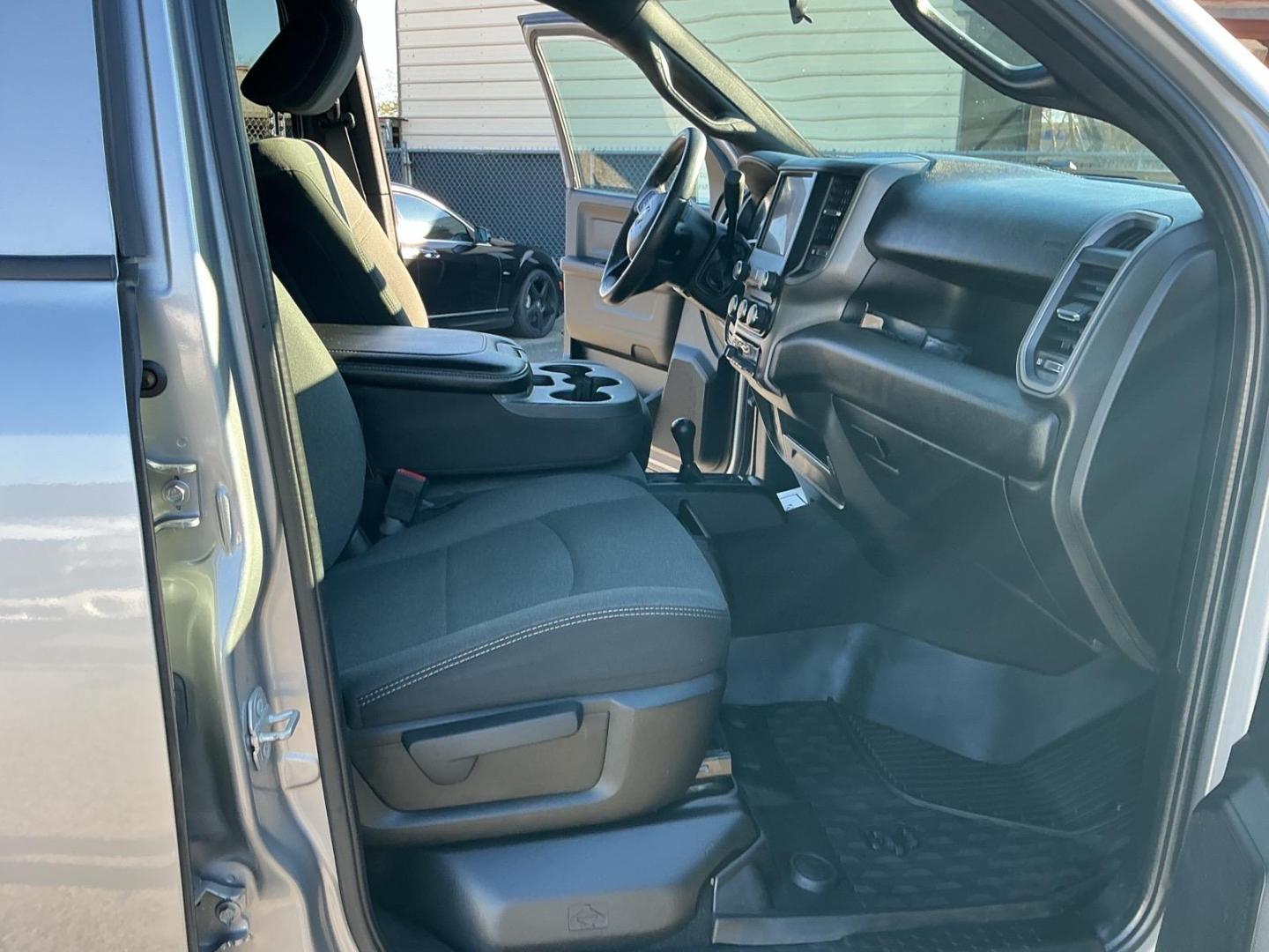 2022 Billet Silver Metallic Clear Coat RAM 2500 Tradesman (3C6UR5CL9NG) with an 6.7L Cummins 6.7L Diesel Turbo I6 370hp 850ft. lbs. Common Rail Direct Injection engine, 6-Speed Shiftable Automatic transmission, located at 800 Riverside Ave, Roseville, CA, 95678, 916-773-4549 & Toll Free: 866-719-4393, 38.732265, -121.291039 - CUMMINS DIESEL CREW CAB 4X4 TRADESMAN CLEAN CARFAX - Photo#13