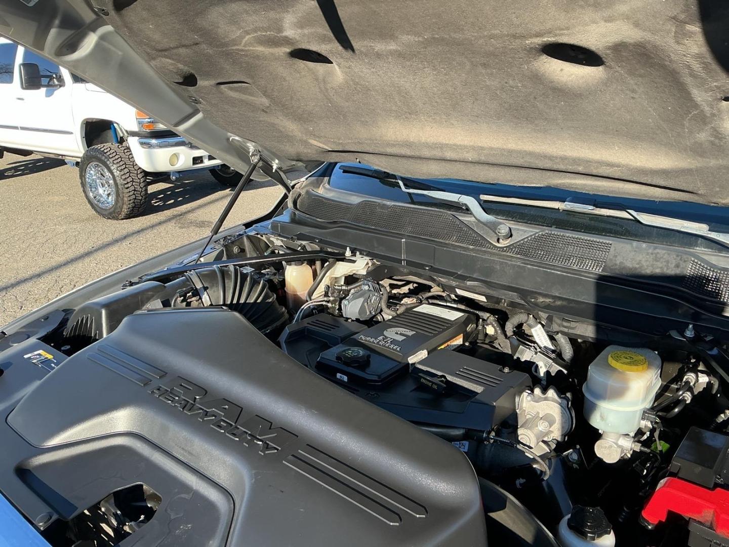 2022 Billet Silver Metallic Clear Coat RAM 2500 Tradesman (3C6UR5CL9NG) with an 6.7L Cummins 6.7L Diesel Turbo I6 370hp 850ft. lbs. Common Rail Direct Injection engine, 6-Speed Shiftable Automatic transmission, located at 800 Riverside Ave, Roseville, CA, 95678, 916-773-4549 & Toll Free: 866-719-4393, 38.732265, -121.291039 - CUMMINS DIESEL CREW CAB 4X4 TRADESMAN CLEAN CARFAX - Photo#15