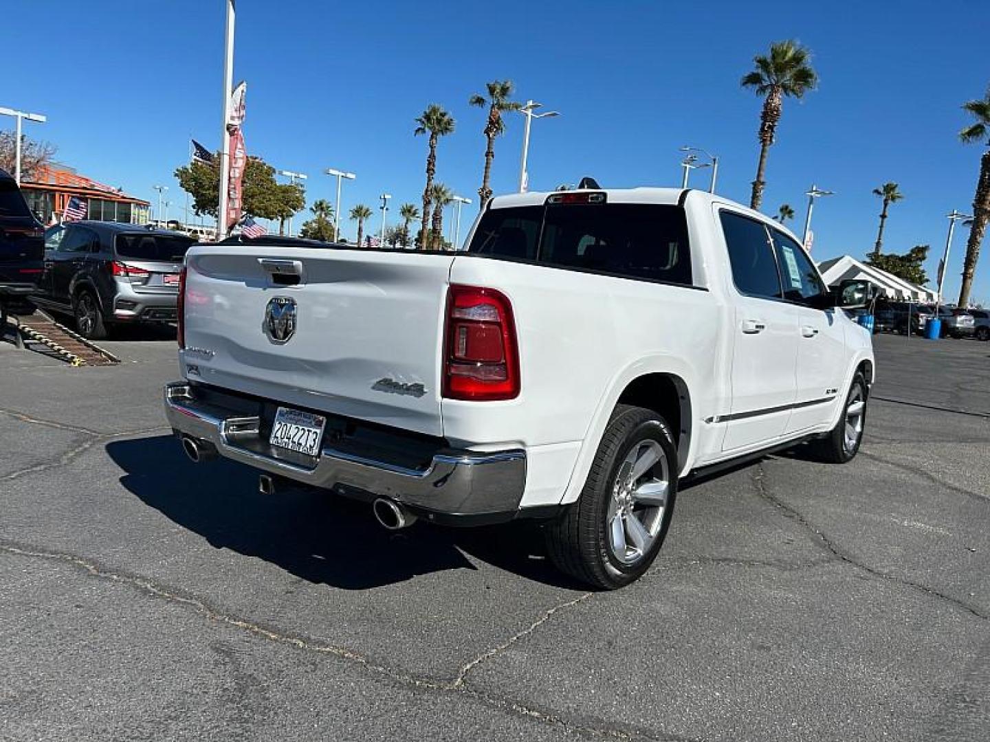 2022 WHITE Ram 1500 4WD (1C6SRFHT1NN) with an V8 HEMI 5.7 Liter engine, Automatic 8-Spd transmission, located at 412 Auto Vista Drive, Palmdale, 93551, (661) 945-0620, 34.592636, -118.136681 - Photo#11