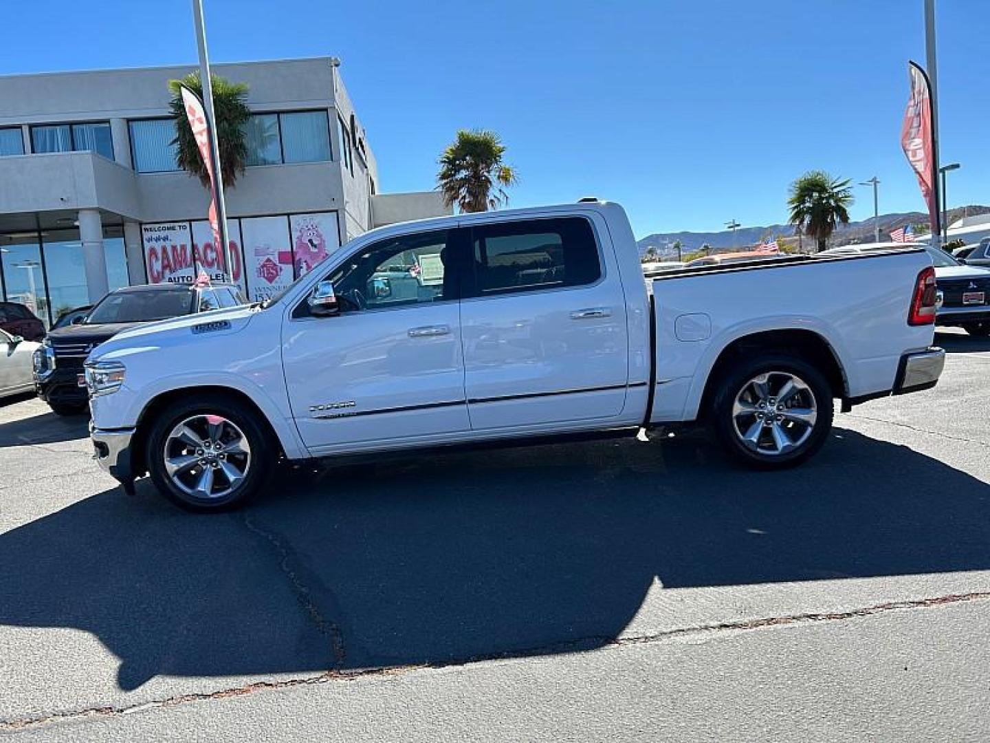 2022 WHITE Ram 1500 4WD (1C6SRFHT1NN) with an V8 HEMI 5.7 Liter engine, Automatic 8-Spd transmission, located at 412 Auto Vista Drive, Palmdale, 93551, (661) 945-0620, 34.592636, -118.136681 - Photo#6