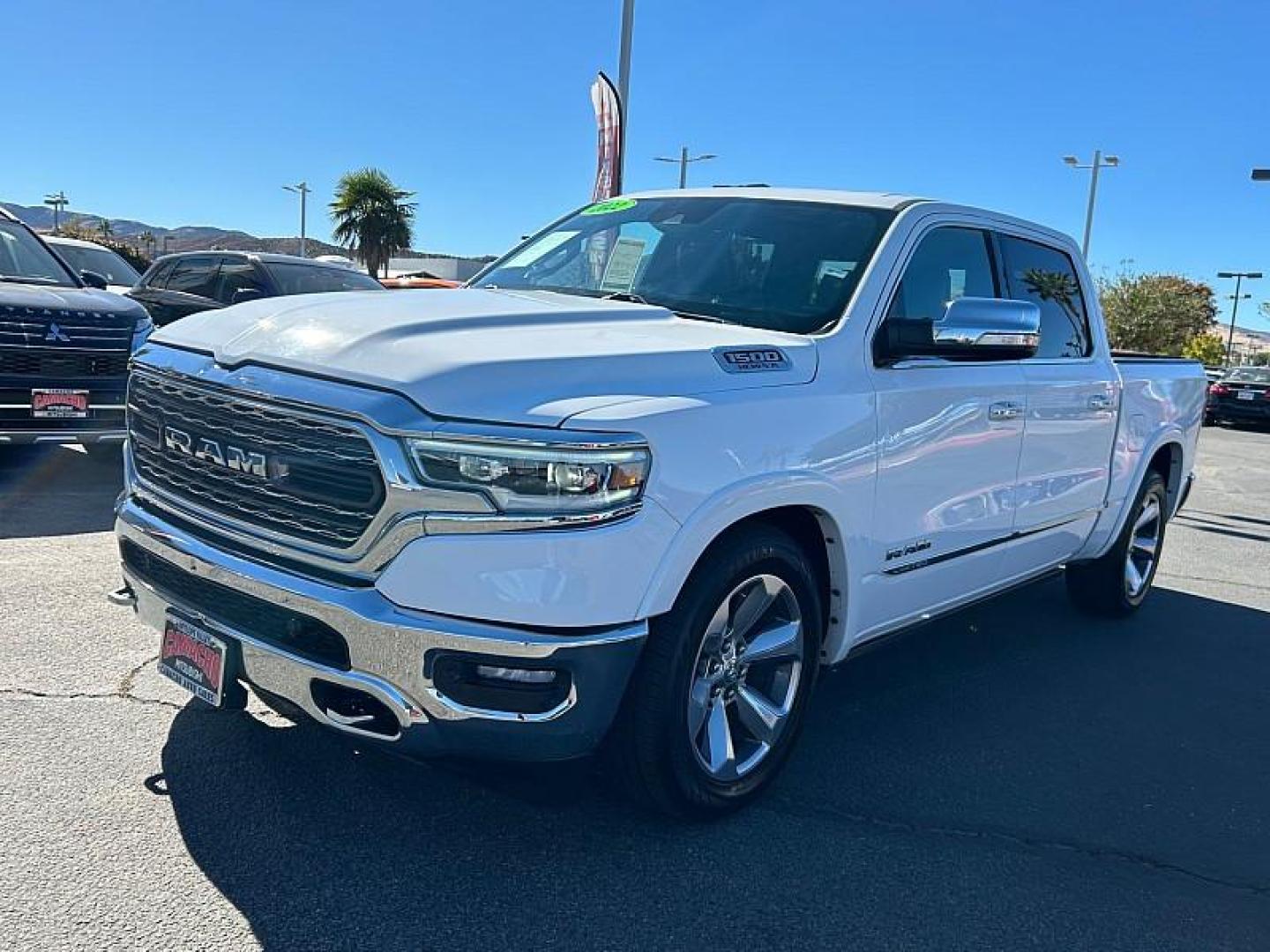 2022 WHITE Ram 1500 4WD (1C6SRFHT1NN) with an V8 HEMI 5.7 Liter engine, Automatic 8-Spd transmission, located at 412 Auto Vista Drive, Palmdale, 93551, (661) 945-0620, 34.592636, -118.136681 - Photo#3