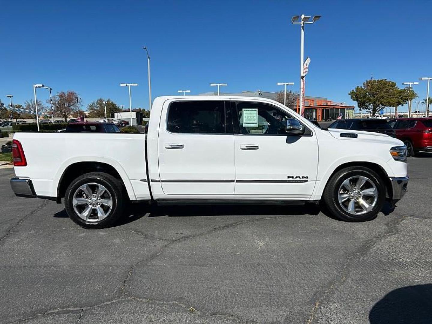 2022 WHITE Ram 1500 4WD (1C6SRFHT1NN) with an V8 HEMI 5.7 Liter engine, Automatic 8-Spd transmission, located at 412 Auto Vista Drive, Palmdale, 93551, (661) 945-0620, 34.592636, -118.136681 - Photo#12