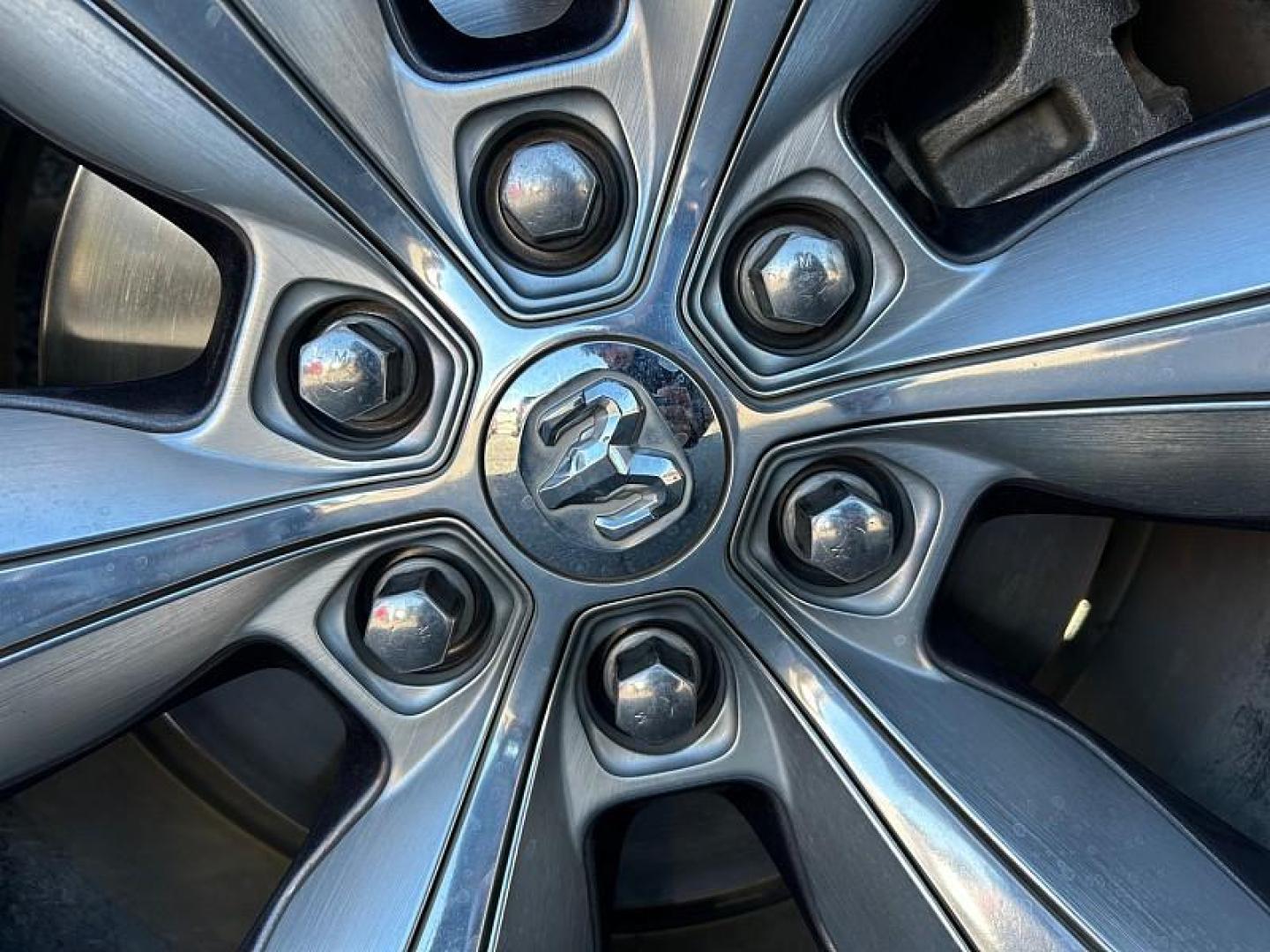 2022 WHITE Ram 1500 4WD (1C6SRFHT1NN) with an V8 HEMI 5.7 Liter engine, Automatic 8-Spd transmission, located at 412 Auto Vista Drive, Palmdale, 93551, (661) 945-0620, 34.592636, -118.136681 - Photo#14