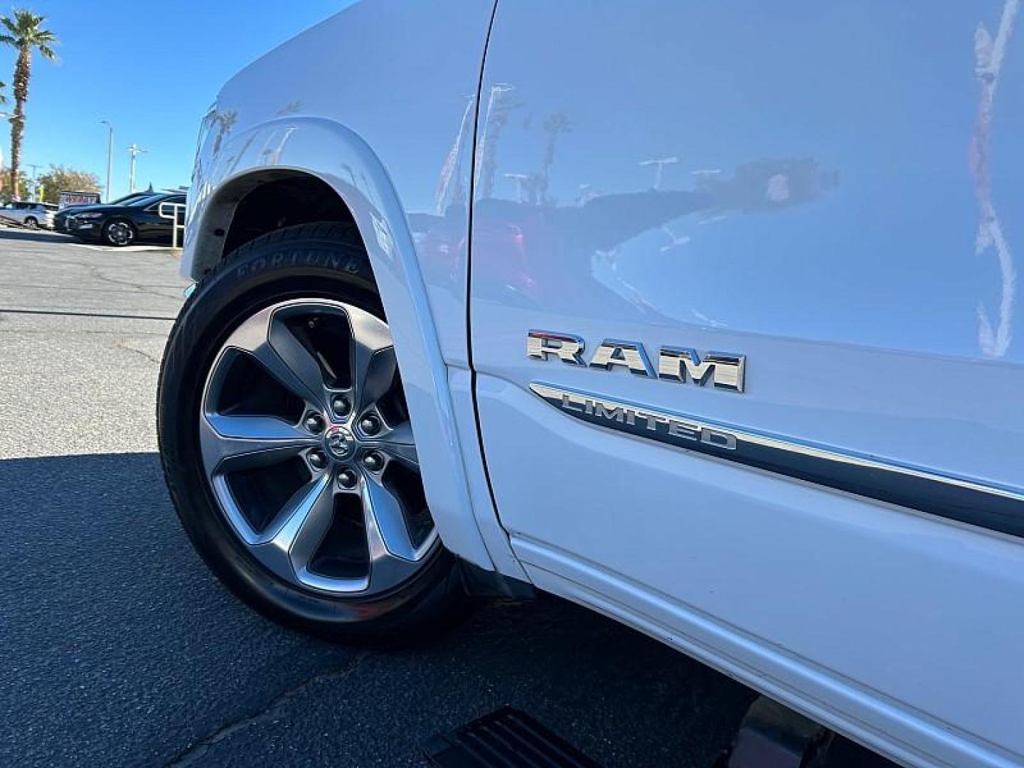 2022 WHITE Ram 1500 4WD (1C6SRFHT1NN) with an V8 HEMI 5.7 Liter engine, Automatic 8-Spd transmission, located at 412 Auto Vista Drive, Palmdale, 93551, (661) 945-0620, 34.592636, -118.136681 - Photo#13