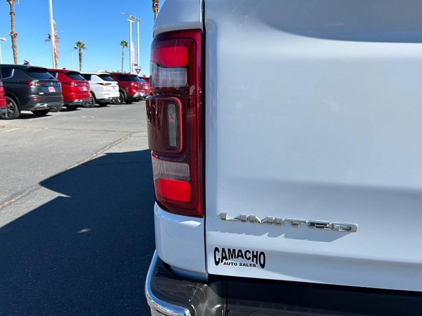2022 WHITE Ram 1500 4WD (1C6SRFHT1NN) with an V8 HEMI 5.7 Liter engine, Automatic 8-Spd transmission, located at 412 Auto Vista Drive, Palmdale, 93551, (661) 945-0620, 34.592636, -118.136681 - Photo#9
