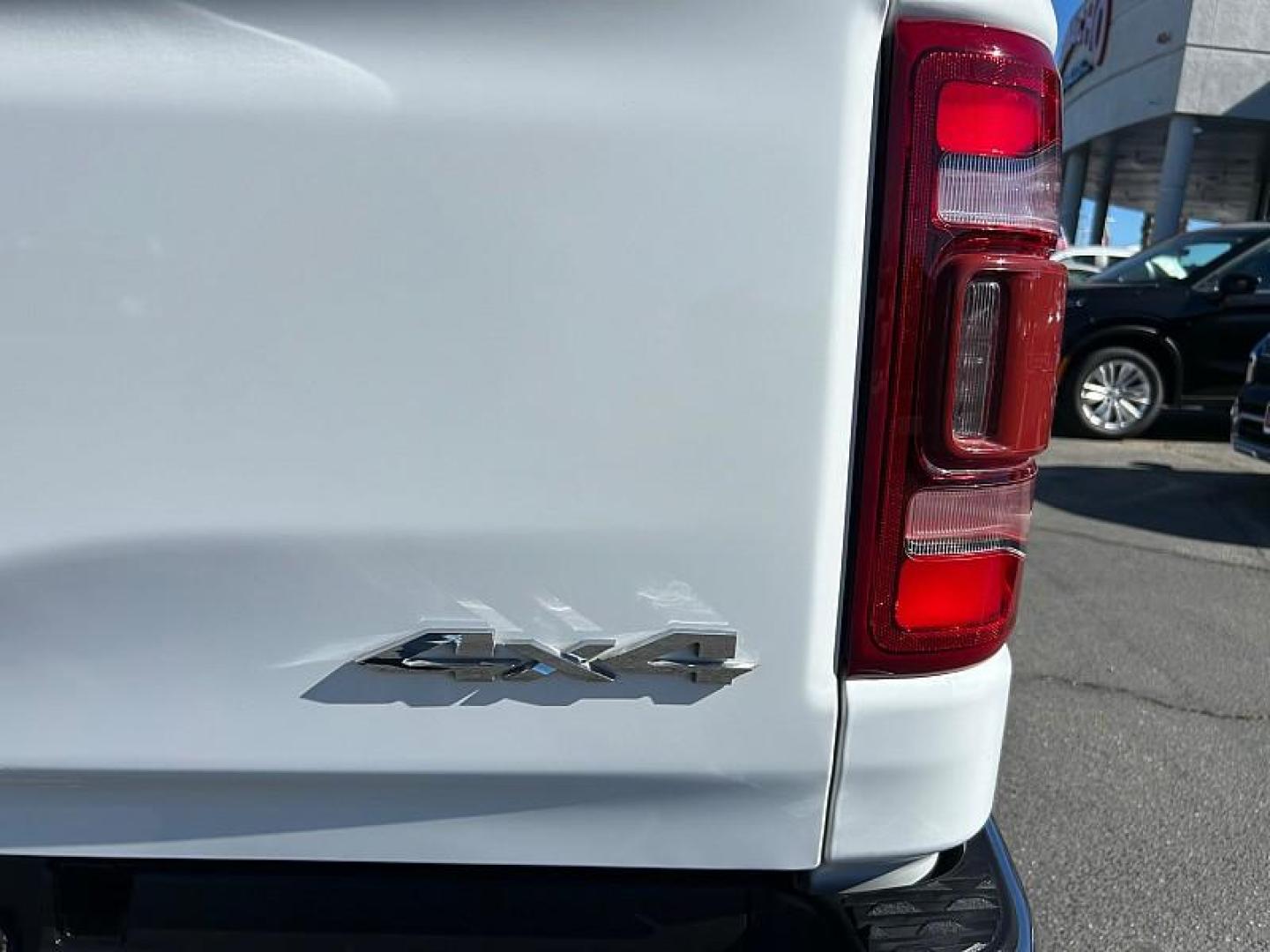 2022 WHITE Ram 1500 4WD (1C6SRFHT1NN) with an V8 HEMI 5.7 Liter engine, Automatic 8-Spd transmission, located at 412 Auto Vista Drive, Palmdale, 93551, (661) 945-0620, 34.592636, -118.136681 - Photo#10