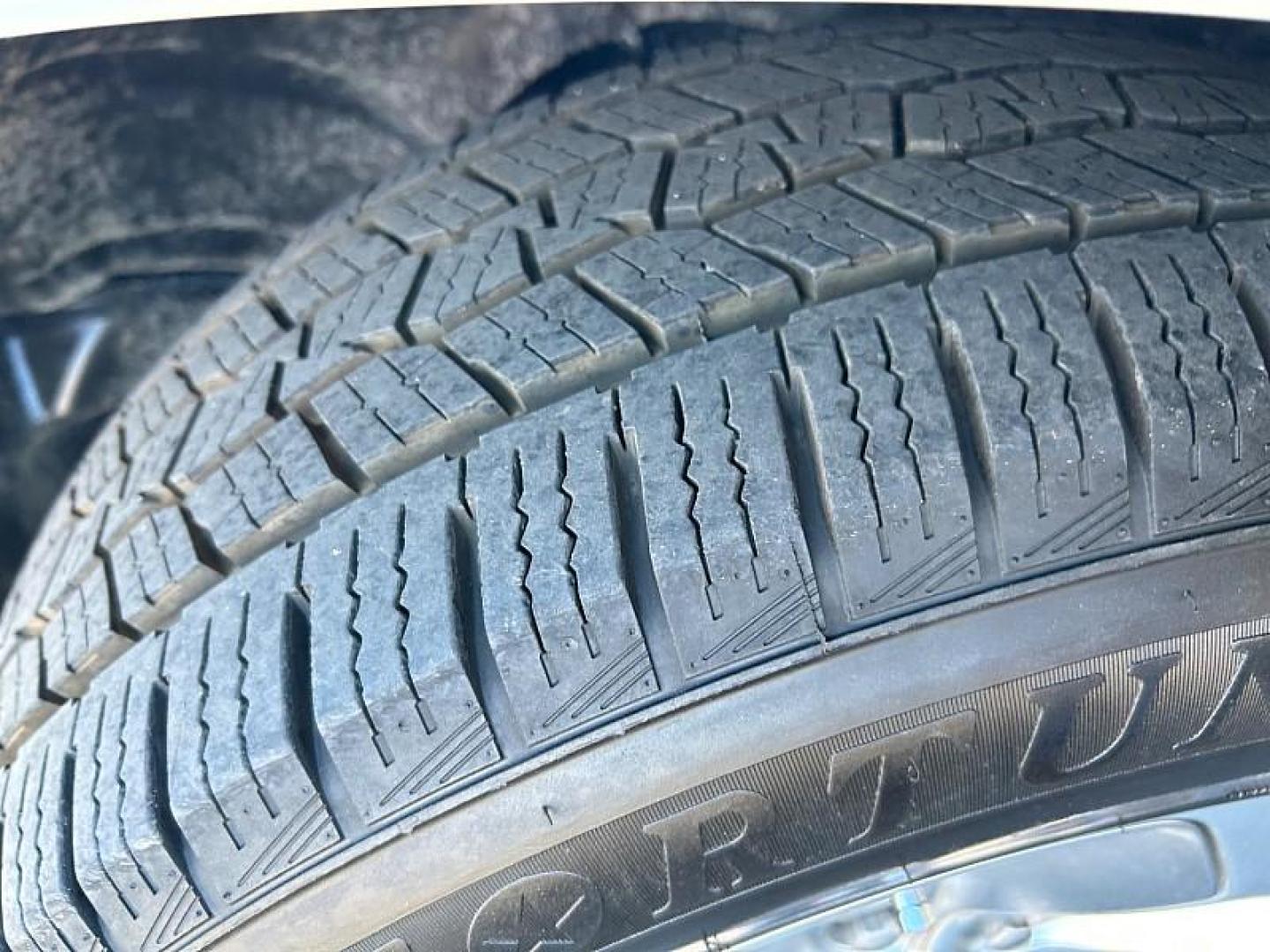 2022 WHITE Ram 1500 4WD (1C6SRFHT1NN) with an V8 HEMI 5.7 Liter engine, Automatic 8-Spd transmission, located at 412 Auto Vista Drive, Palmdale, 93551, (661) 945-0620, 34.592636, -118.136681 - Photo#16