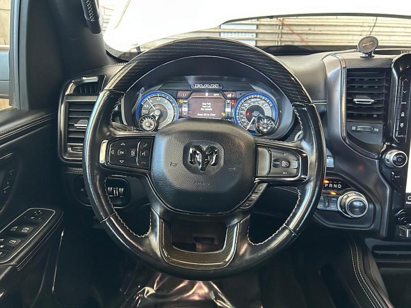 2022 WHITE Ram 1500 4WD (1C6SRFHT1NN) with an V8 HEMI 5.7 Liter engine, Automatic 8-Spd transmission, located at 412 Auto Vista Drive, Palmdale, 93551, (661) 945-0620, 34.592636, -118.136681 - Photo#20