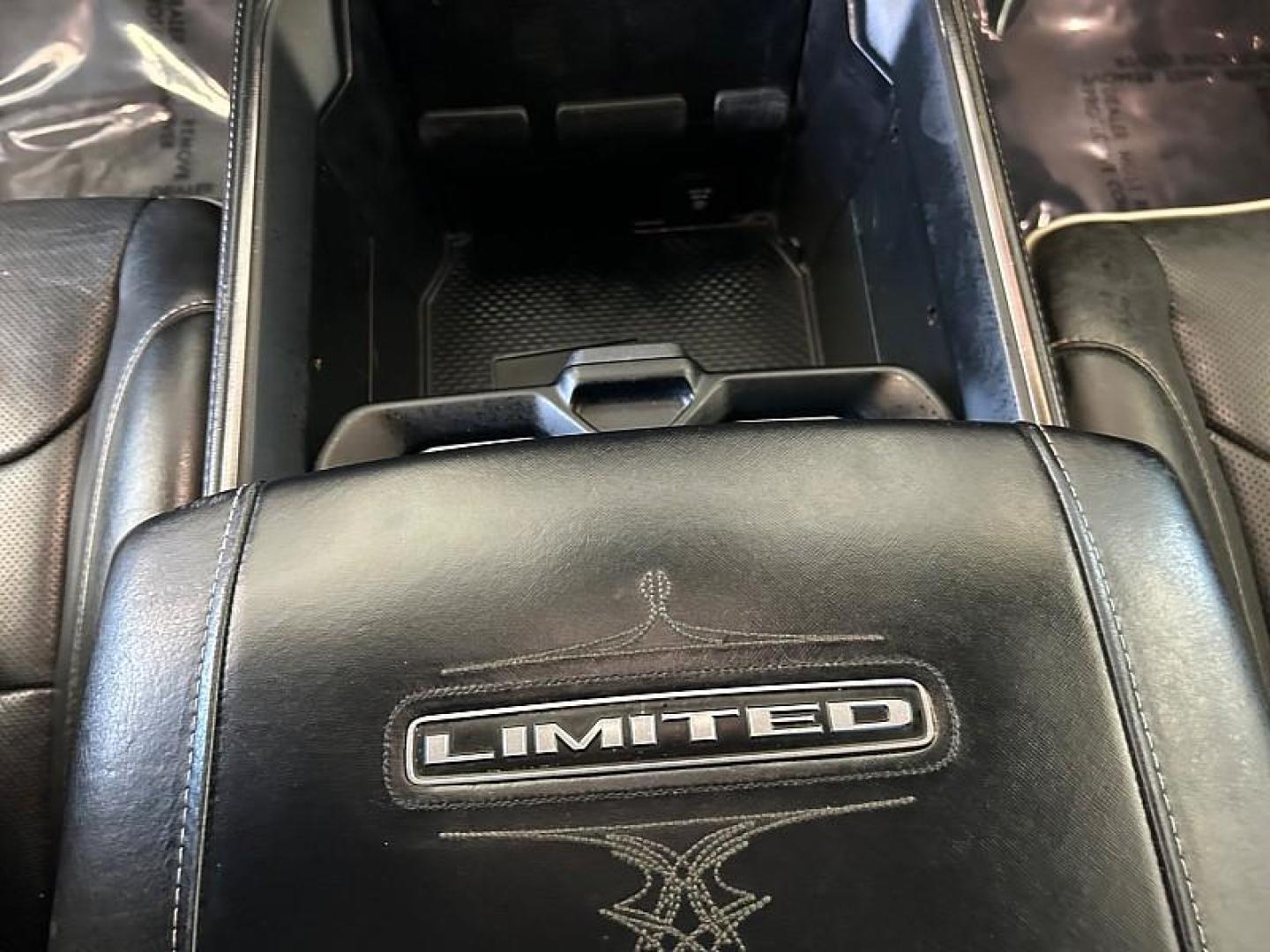 2022 WHITE Ram 1500 4WD (1C6SRFHT1NN) with an V8 HEMI 5.7 Liter engine, Automatic 8-Spd transmission, located at 412 Auto Vista Drive, Palmdale, 93551, (661) 945-0620, 34.592636, -118.136681 - Photo#29