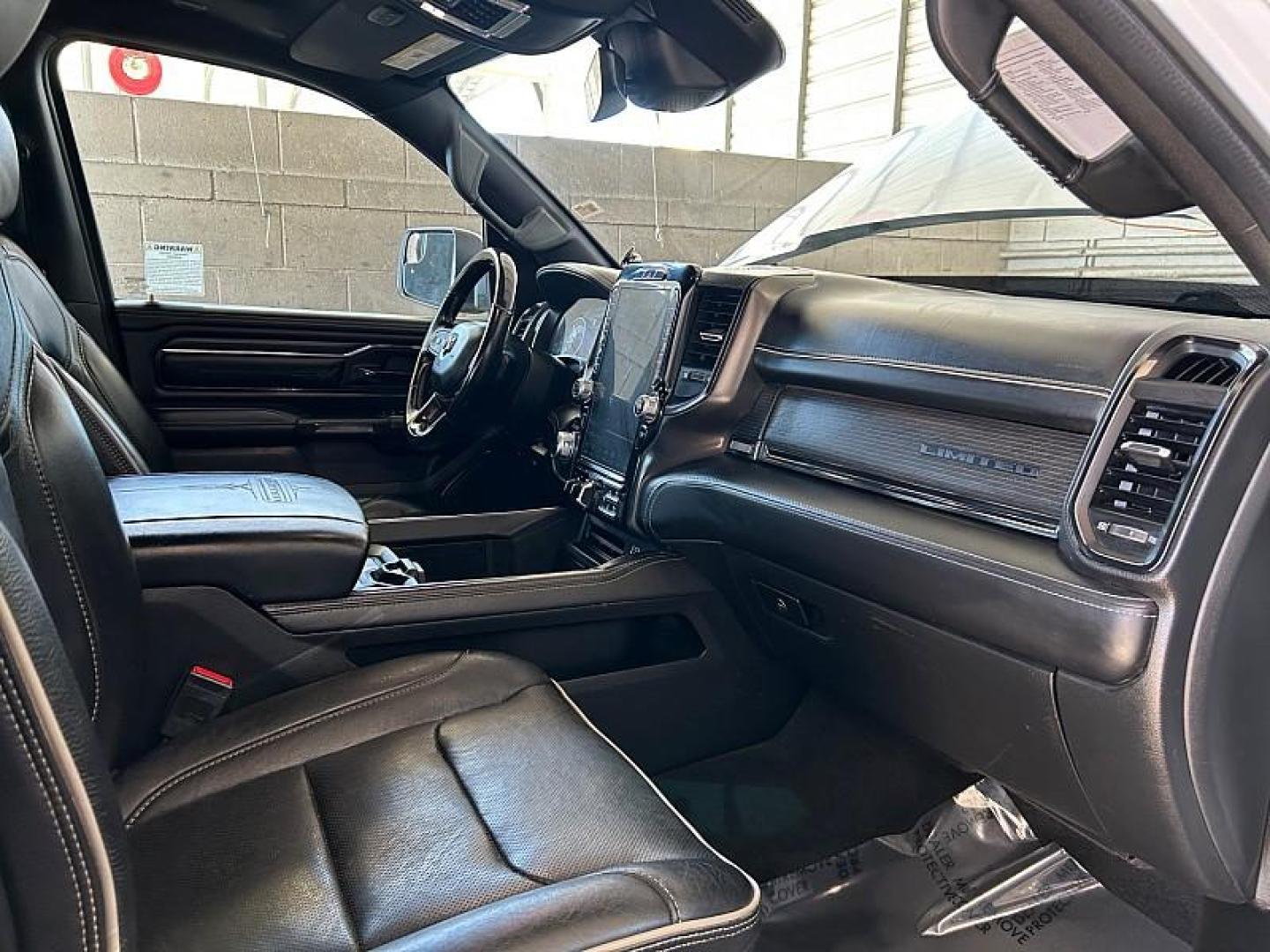 2022 WHITE Ram 1500 4WD (1C6SRFHT1NN) with an V8 HEMI 5.7 Liter engine, Automatic 8-Spd transmission, located at 412 Auto Vista Drive, Palmdale, 93551, (661) 945-0620, 34.592636, -118.136681 - Photo#30