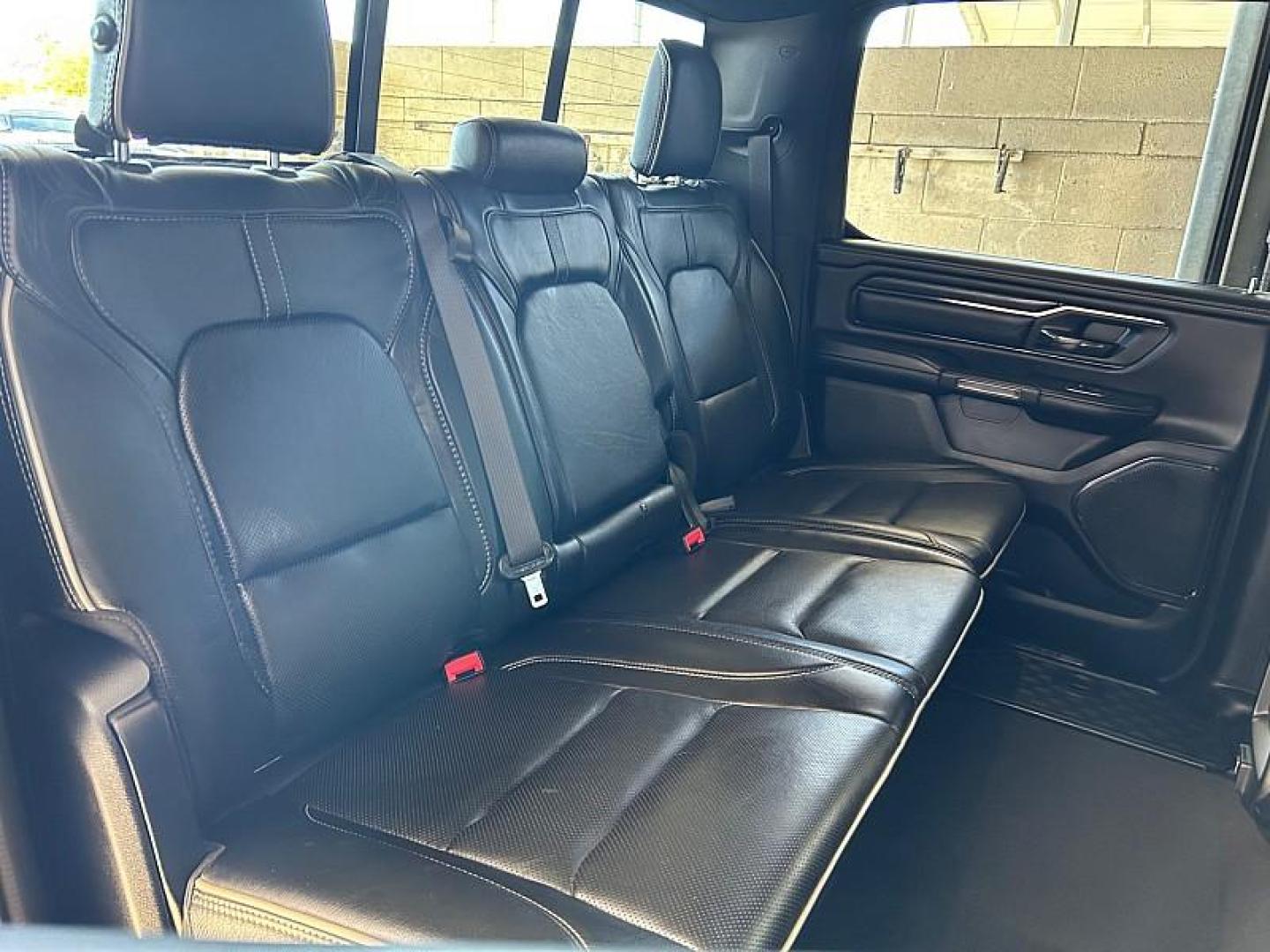 2022 WHITE Ram 1500 4WD (1C6SRFHT1NN) with an V8 HEMI 5.7 Liter engine, Automatic 8-Spd transmission, located at 412 Auto Vista Drive, Palmdale, 93551, (661) 945-0620, 34.592636, -118.136681 - Photo#31